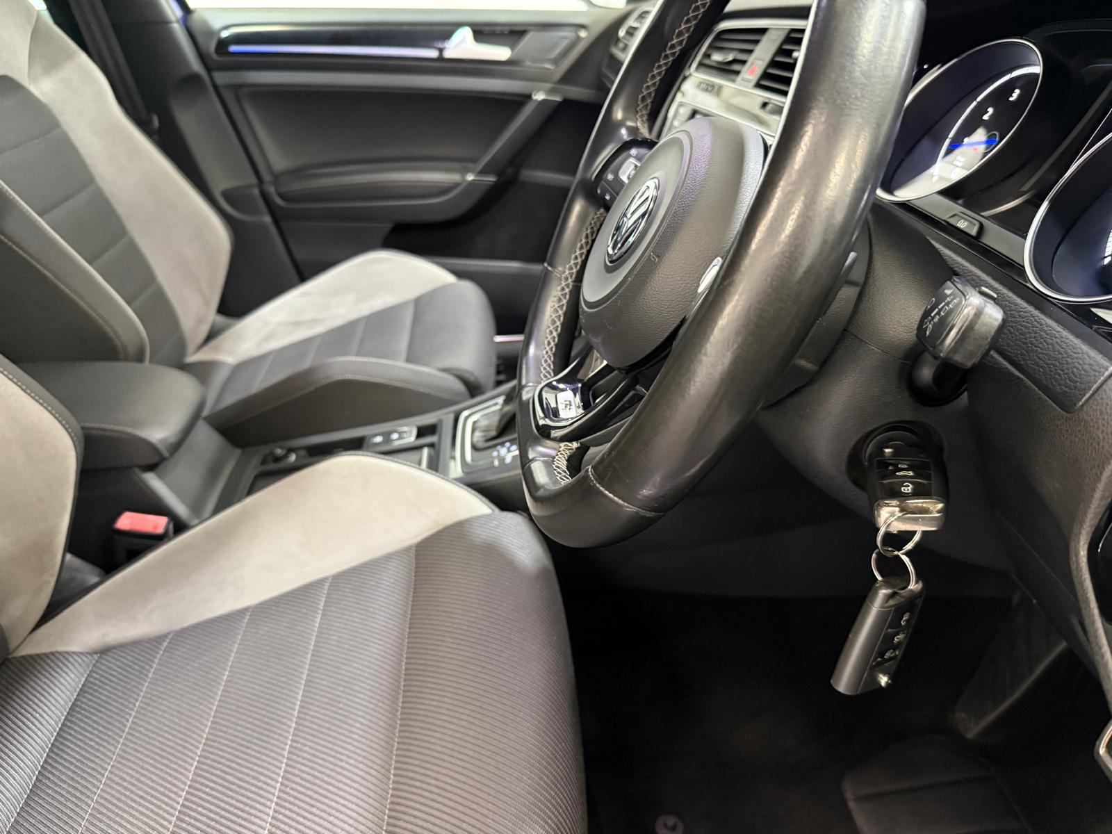 Volkswagen Golf 2.0 TSI BlueMotion Tech R Hatchback 5dr Petrol DSG 4Motion Euro 6 (s/s) (300 ps)