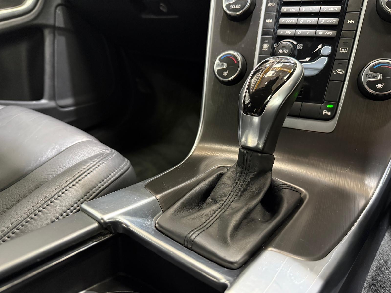 Volvo S60 2.4 D5 SE Lux Nav Saloon 4dr Diesel Geartronic Euro 5 (215 ps)