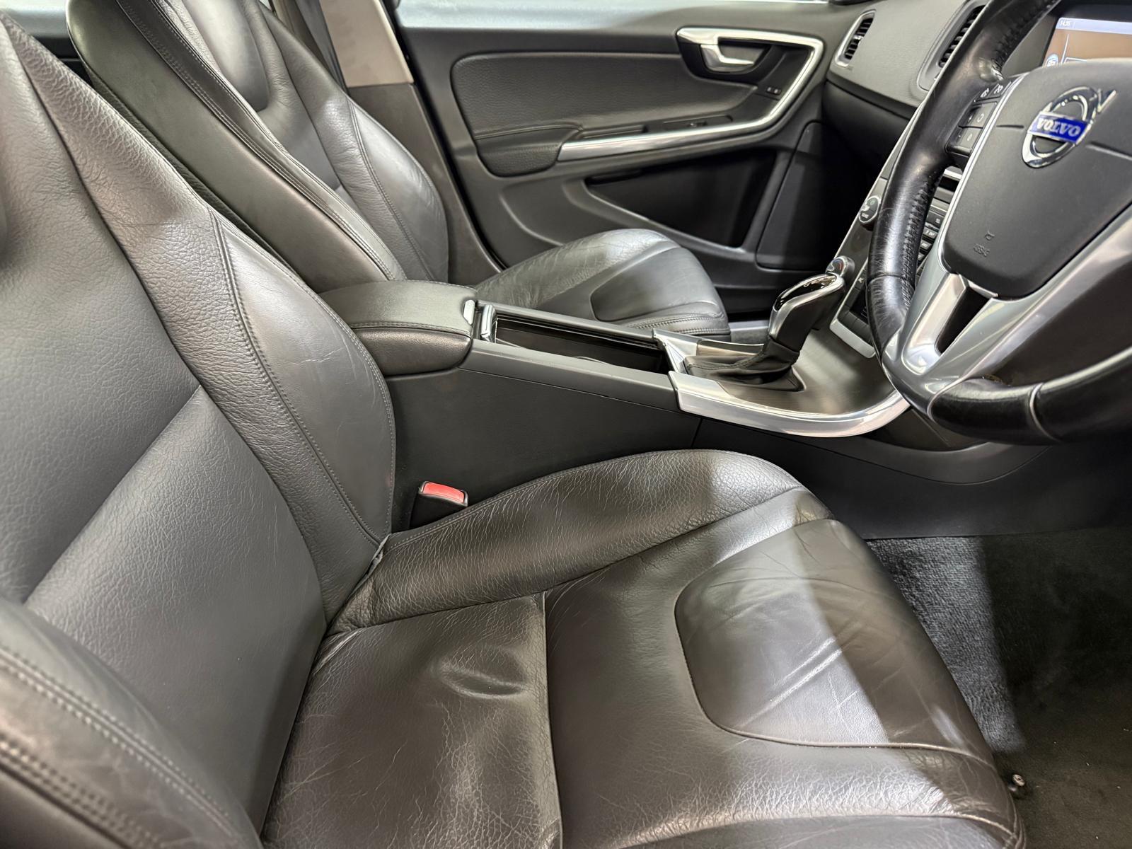 Volvo S60 2.4 D5 SE Lux Nav Saloon 4dr Diesel Geartronic Euro 5 (215 ps)