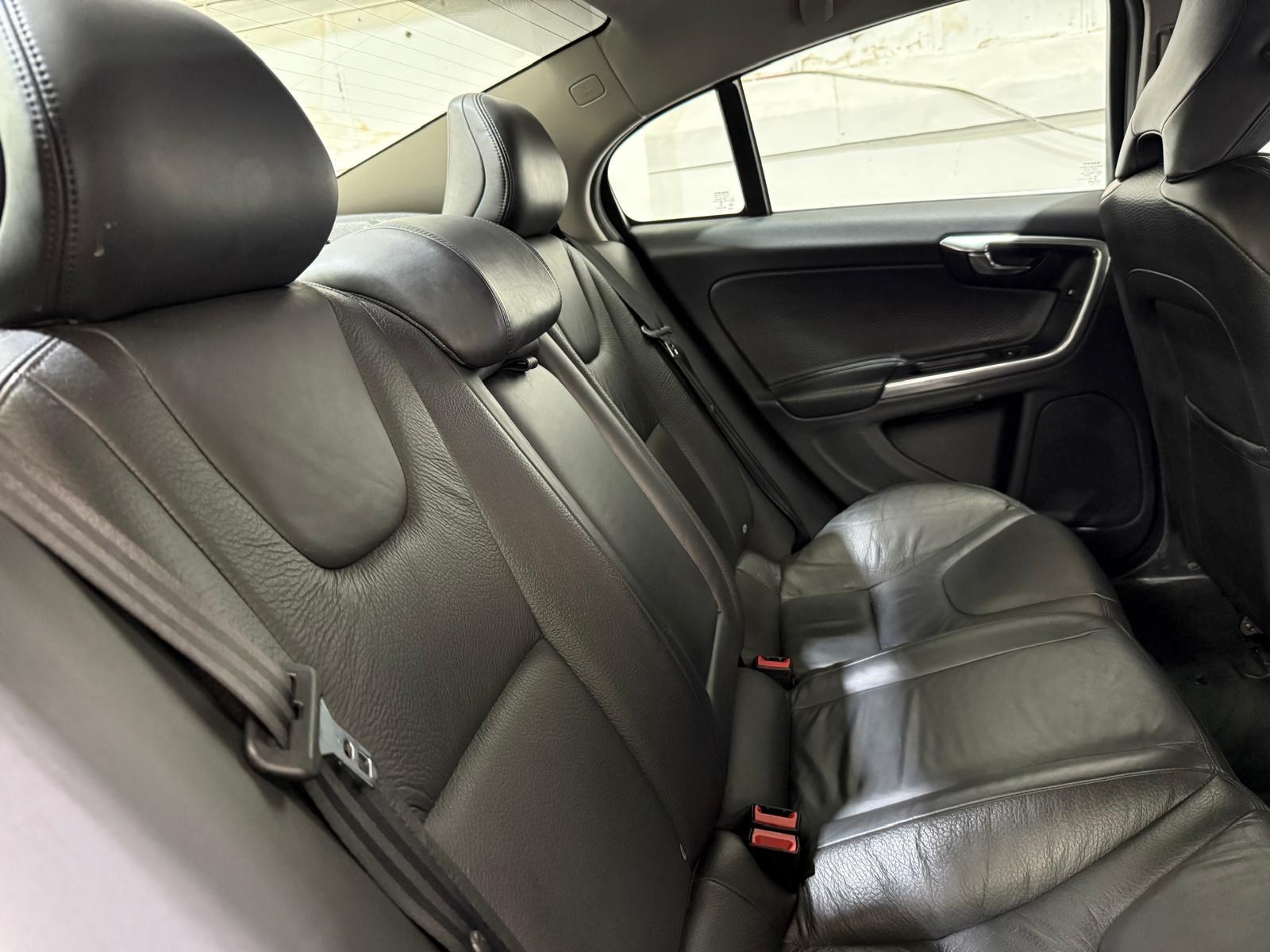 Volvo S60 2.4 D5 SE Lux Nav Saloon 4dr Diesel Geartronic Euro 5 (215 ps)