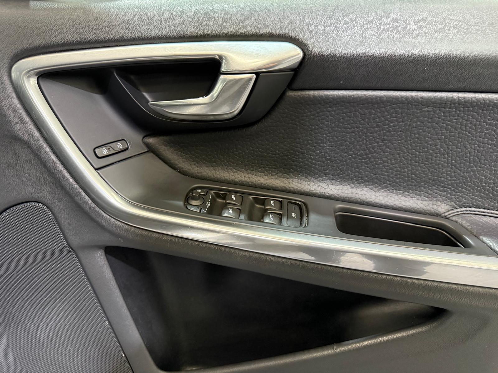 Volvo S60 2.4 D5 SE Lux Nav Saloon 4dr Diesel Geartronic Euro 5 (215 ps)