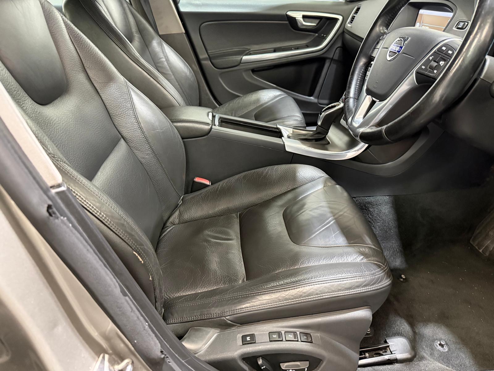 Volvo S60 2.4 D5 SE Lux Nav Saloon 4dr Diesel Geartronic Euro 5 (215 ps)