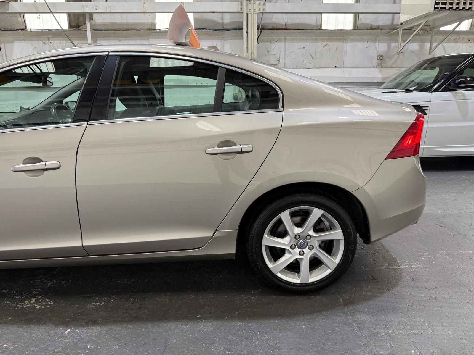 Volvo S60 2.4 D5 SE Lux Nav Saloon 4dr Diesel Geartronic Euro 5 (215 ps)