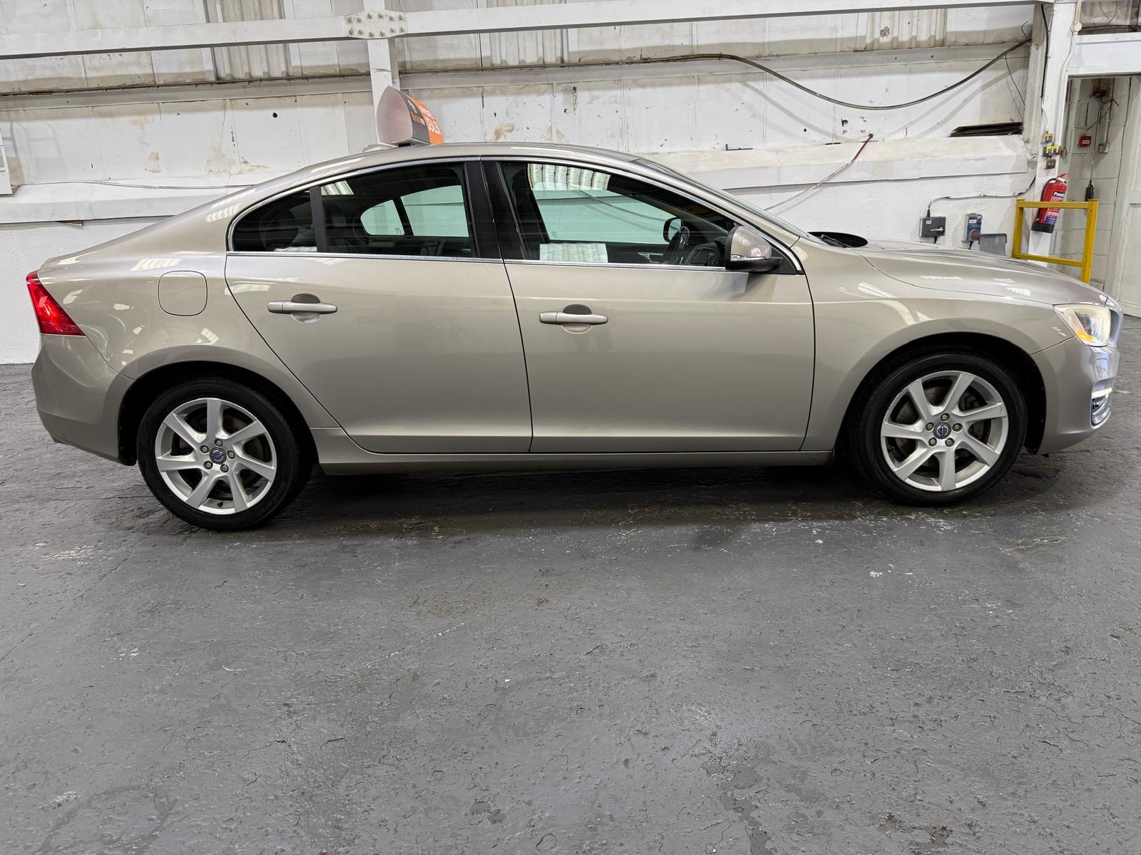 Volvo S60 2.4 D5 SE Lux Nav Saloon 4dr Diesel Geartronic Euro 5 (215 ps)