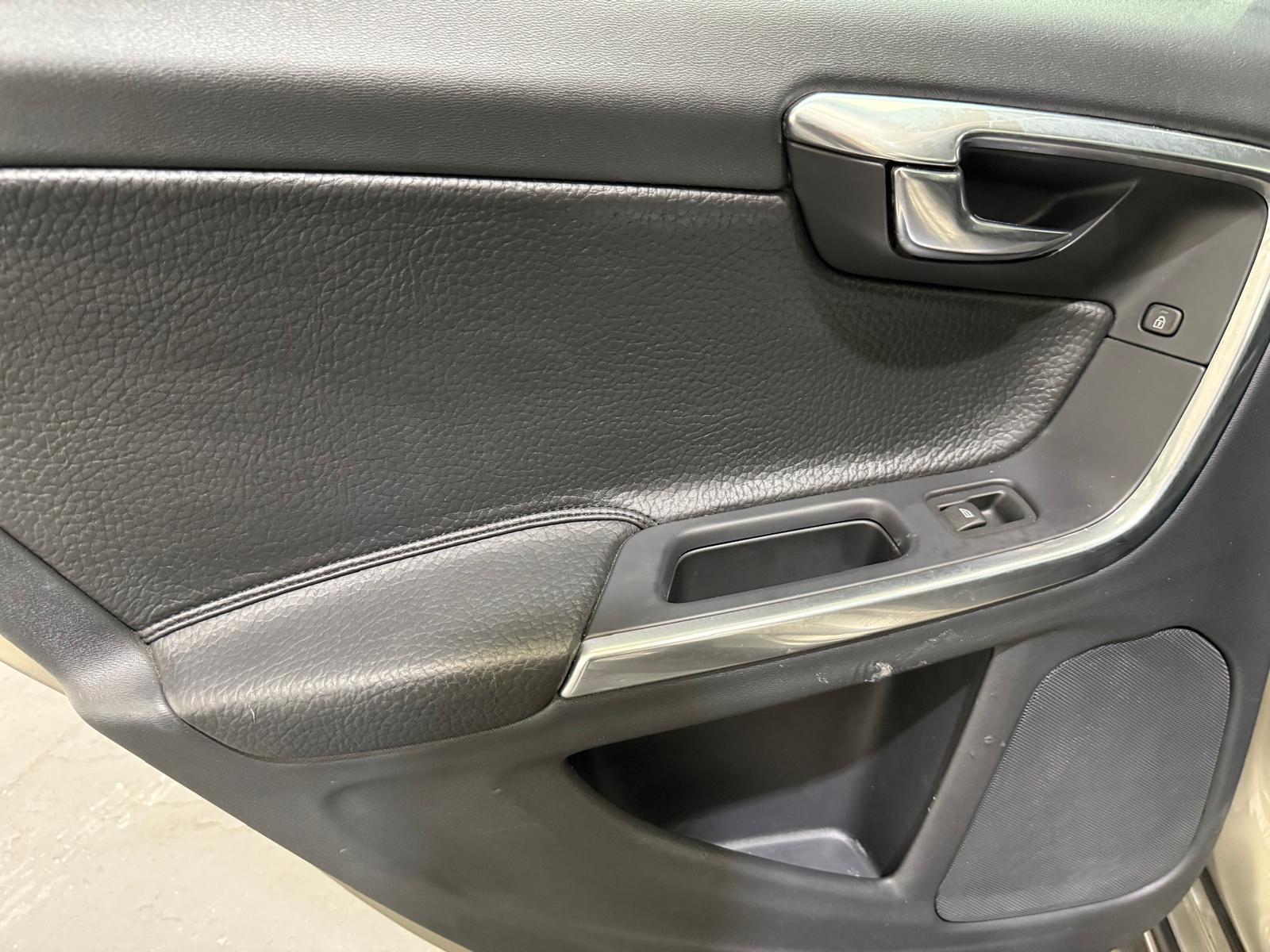 Volvo S60 2.4 D5 SE Lux Nav Saloon 4dr Diesel Geartronic Euro 5 (215 ps)