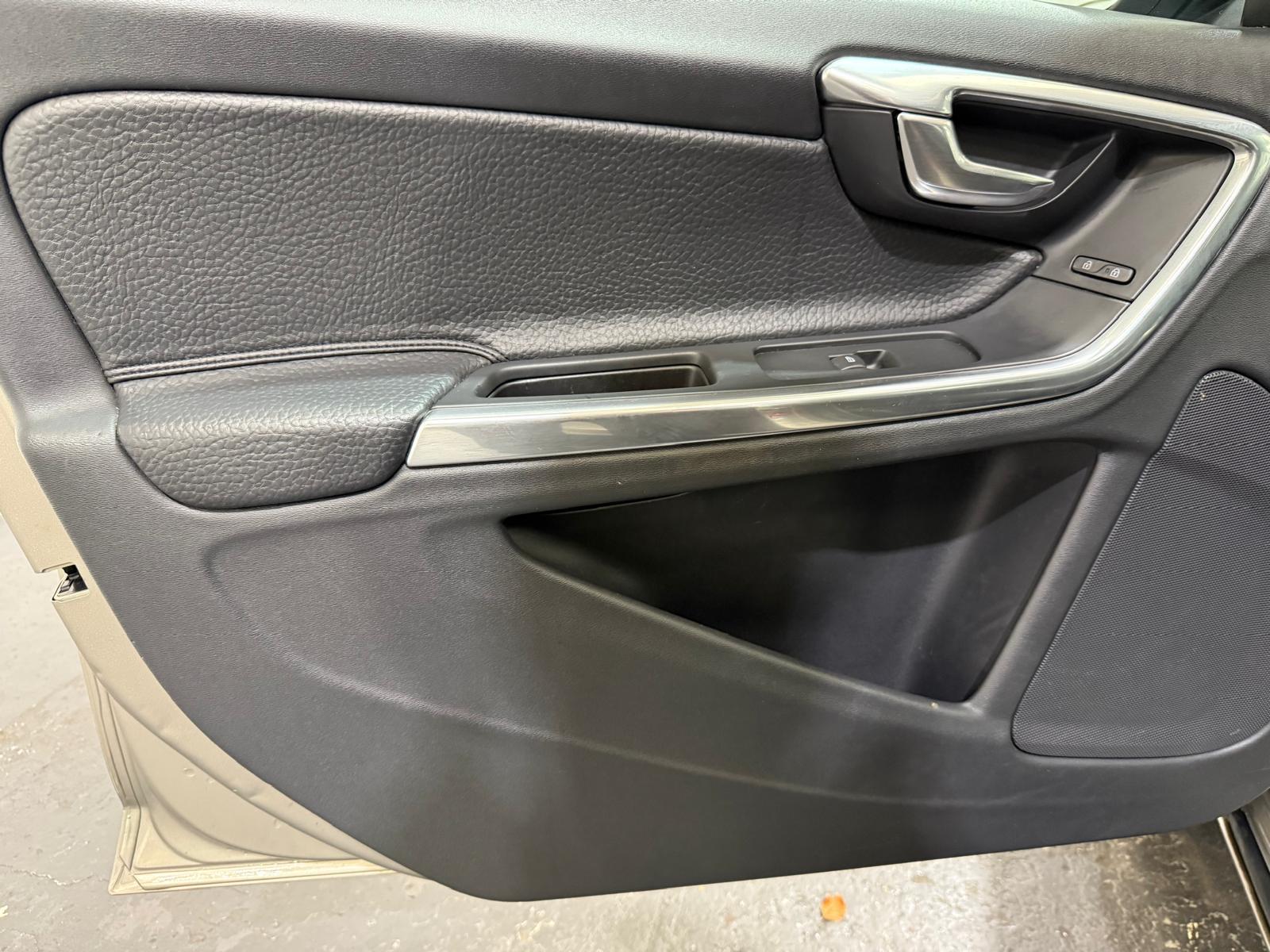 Volvo S60 2.4 D5 SE Lux Nav Saloon 4dr Diesel Geartronic Euro 5 (215 ps)