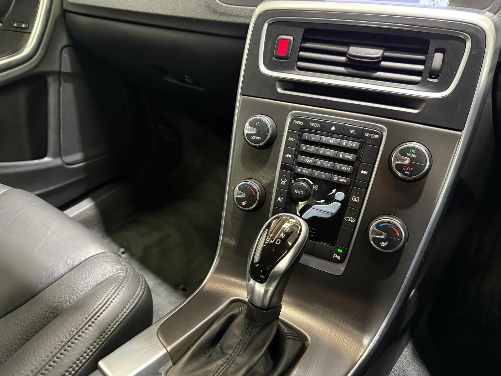 Volvo S60 2.4 D5 SE Lux Nav Saloon 4dr Diesel Geartronic Euro 5 (215 ps)