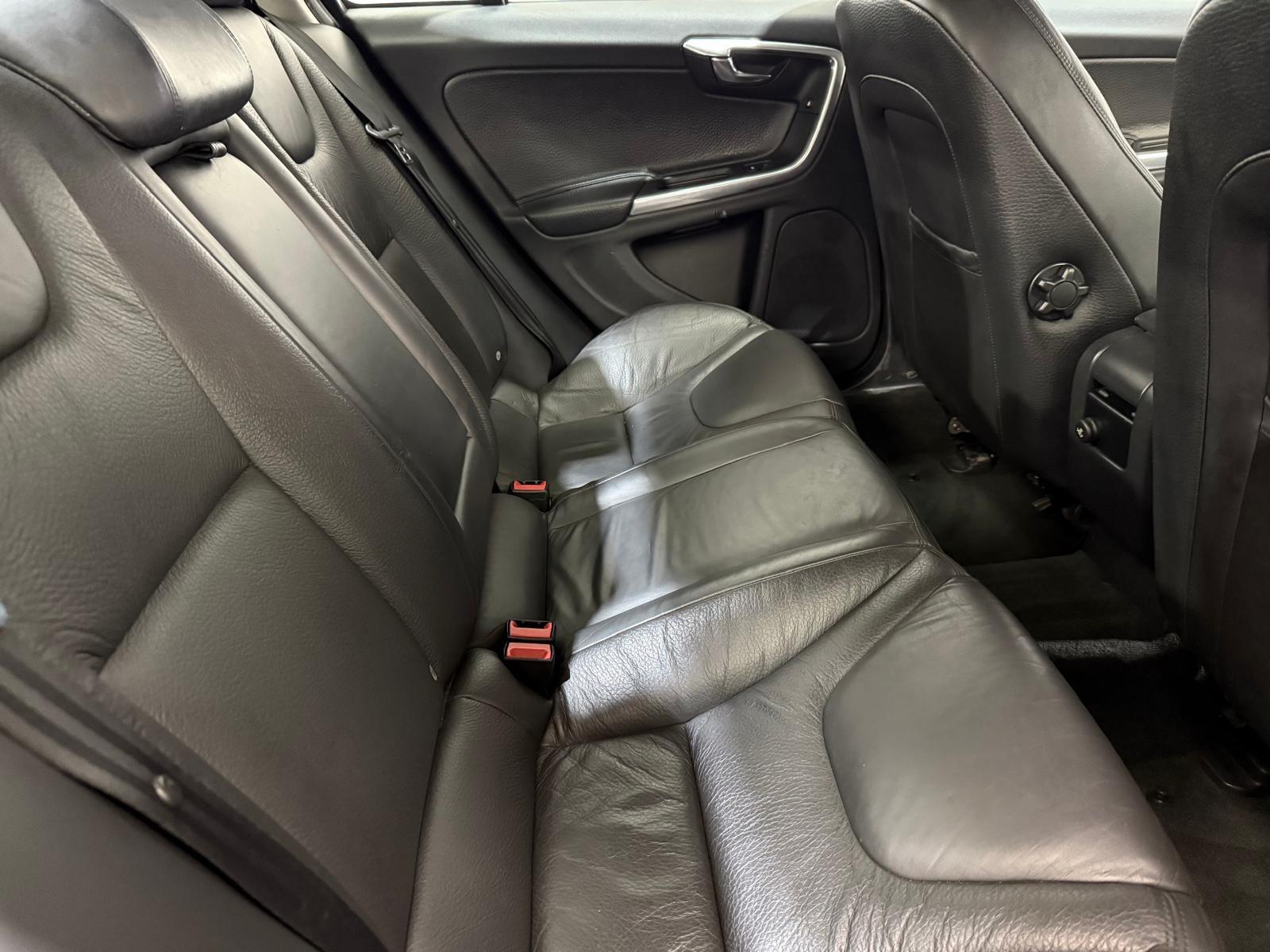 Volvo S60 2.4 D5 SE Lux Nav Saloon 4dr Diesel Geartronic Euro 5 (215 ps)