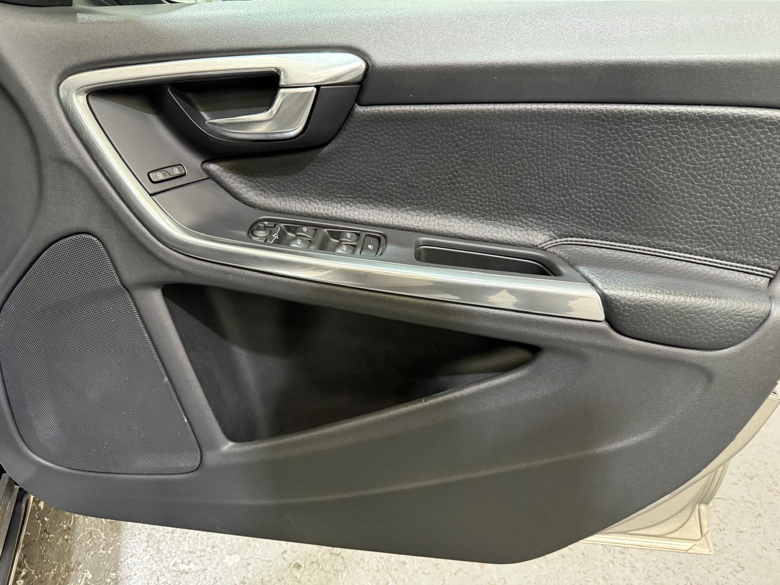 Volvo S60 2.4 D5 SE Lux Nav Saloon 4dr Diesel Geartronic Euro 5 (215 ps)