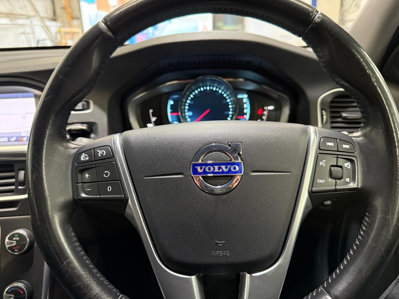 Volvo S60 2.4 D5 SE Lux Nav Saloon 4dr Diesel Geartronic Euro 5 (215 ps)