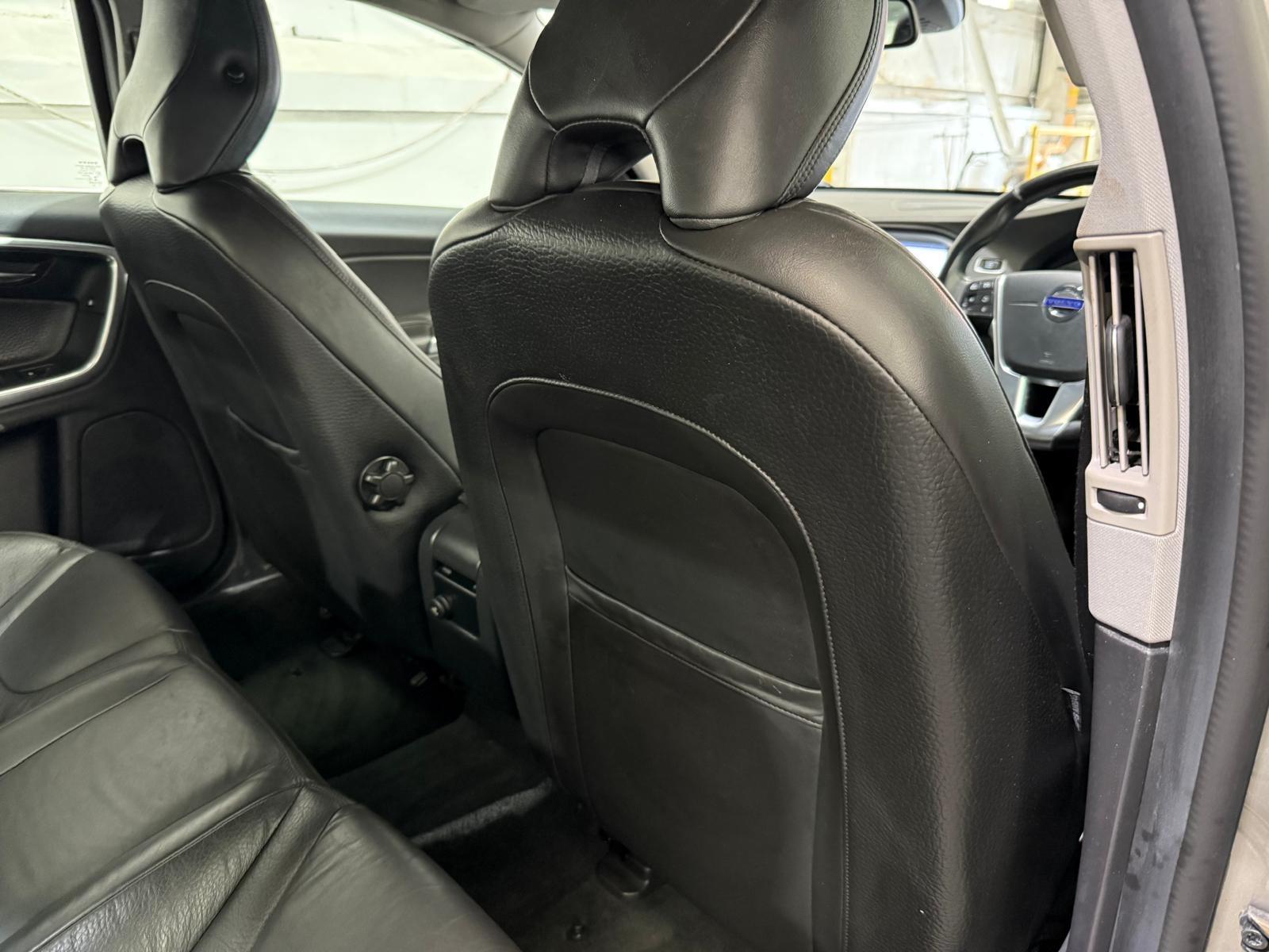 Volvo S60 2.4 D5 SE Lux Nav Saloon 4dr Diesel Geartronic Euro 5 (215 ps)