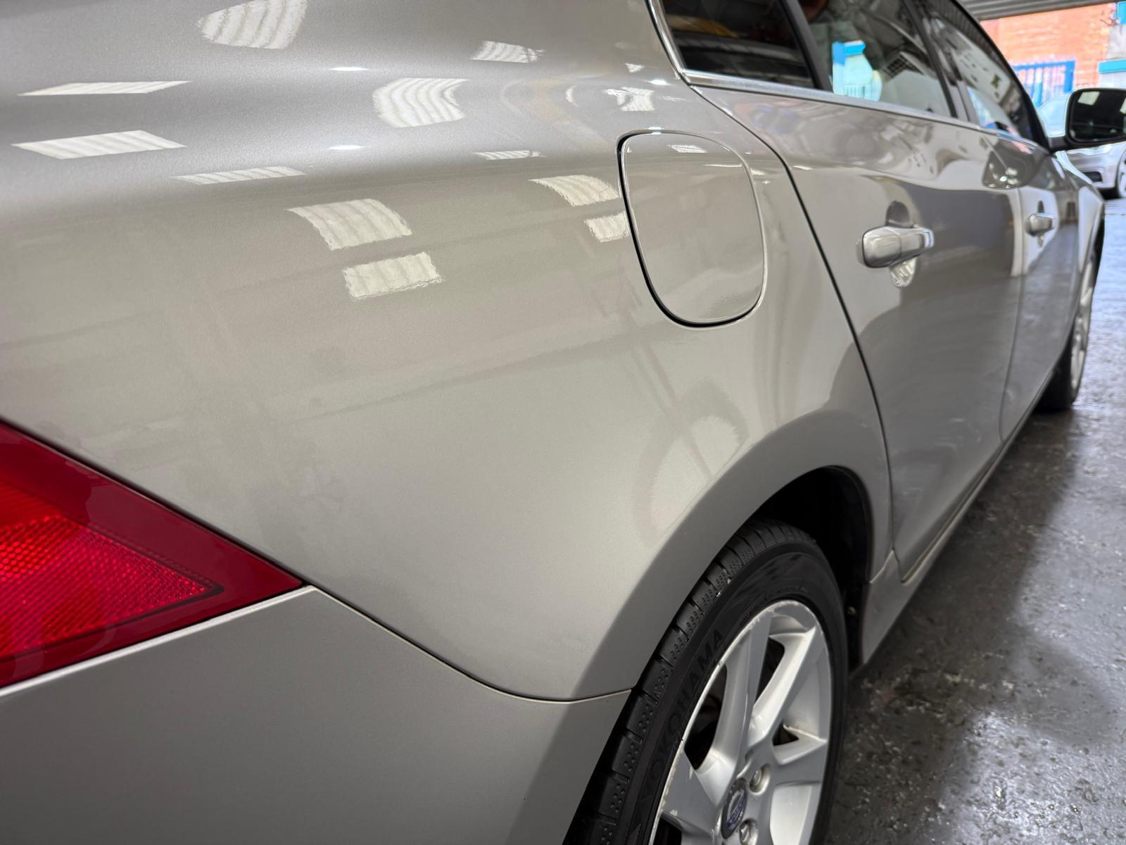 Volvo S60 2.4 D5 SE Lux Nav Saloon 4dr Diesel Geartronic Euro 5 (215 ps)