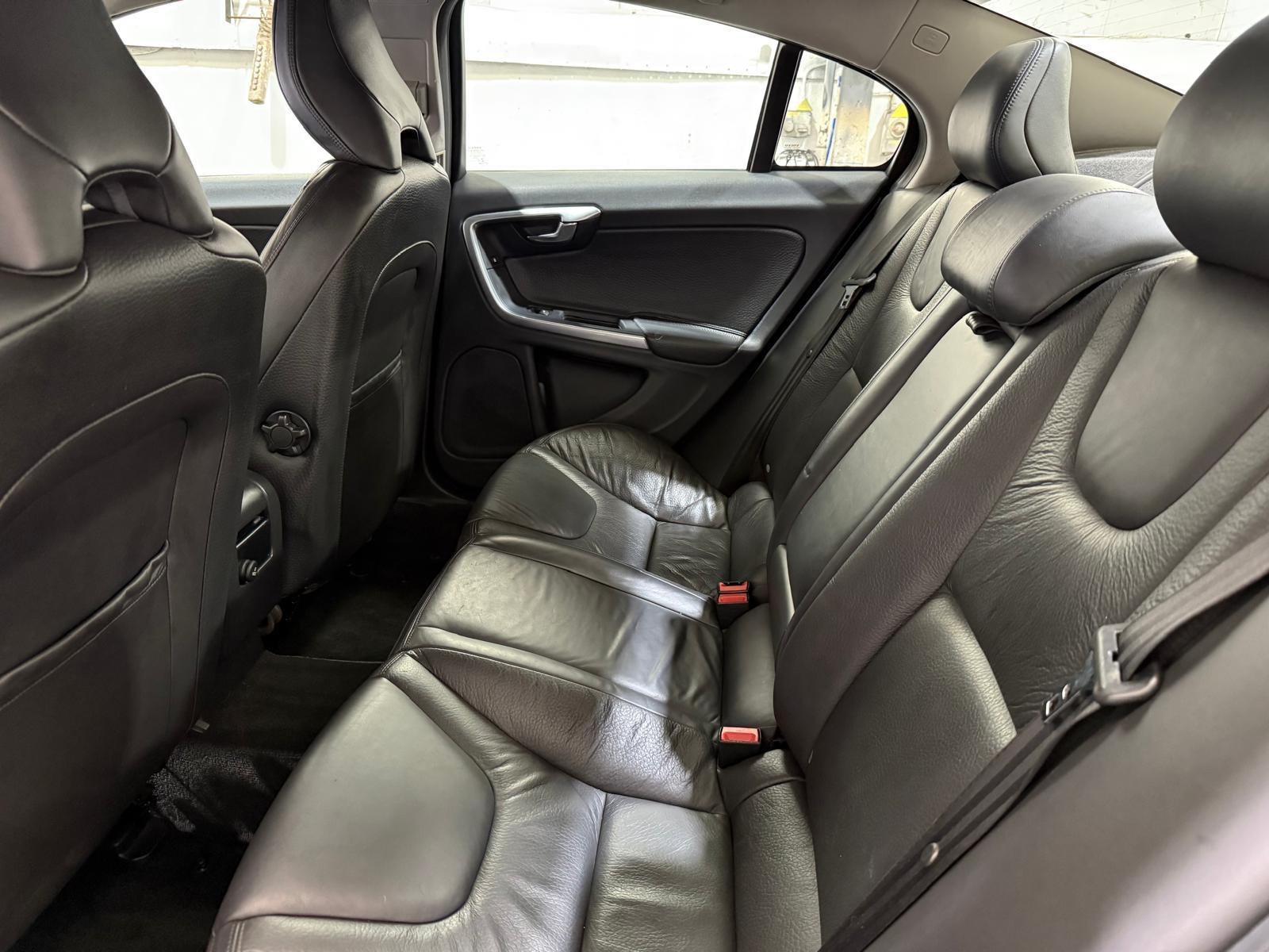 Volvo S60 2.4 D5 SE Lux Nav Saloon 4dr Diesel Geartronic Euro 5 (215 ps)