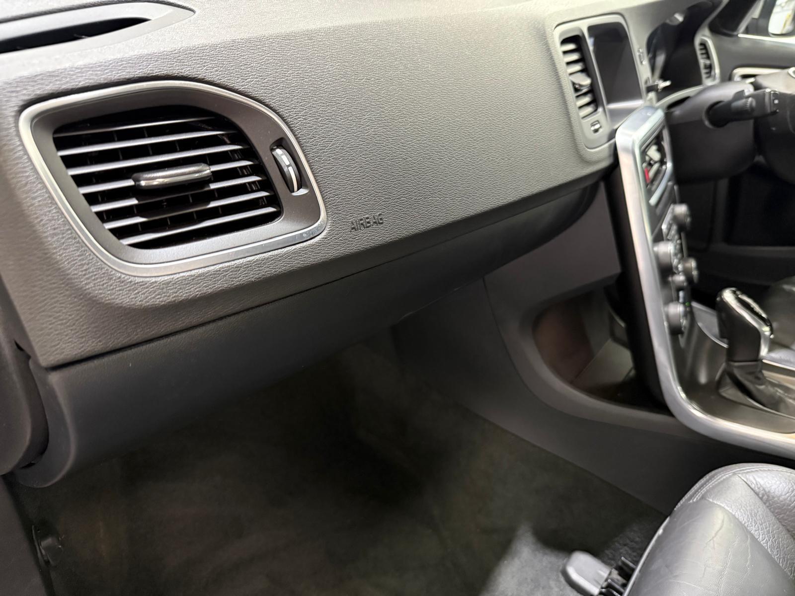 Volvo S60 2.4 D5 SE Lux Nav Saloon 4dr Diesel Geartronic Euro 5 (215 ps)