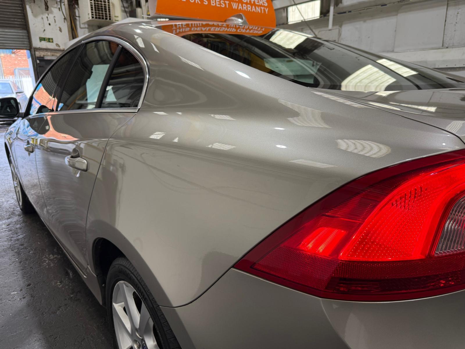 Volvo S60 2.4 D5 SE Lux Nav Saloon 4dr Diesel Geartronic Euro 5 (215 ps)