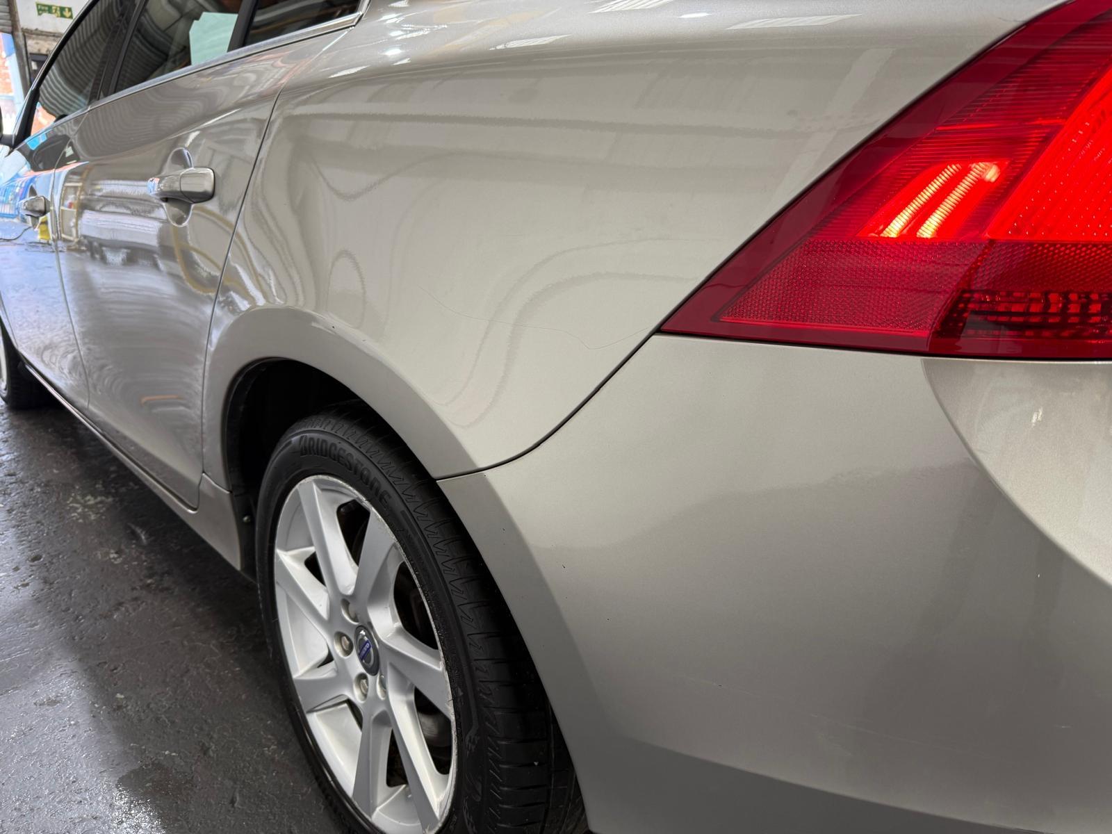 Volvo S60 2.4 D5 SE Lux Nav Saloon 4dr Diesel Geartronic Euro 5 (215 ps)