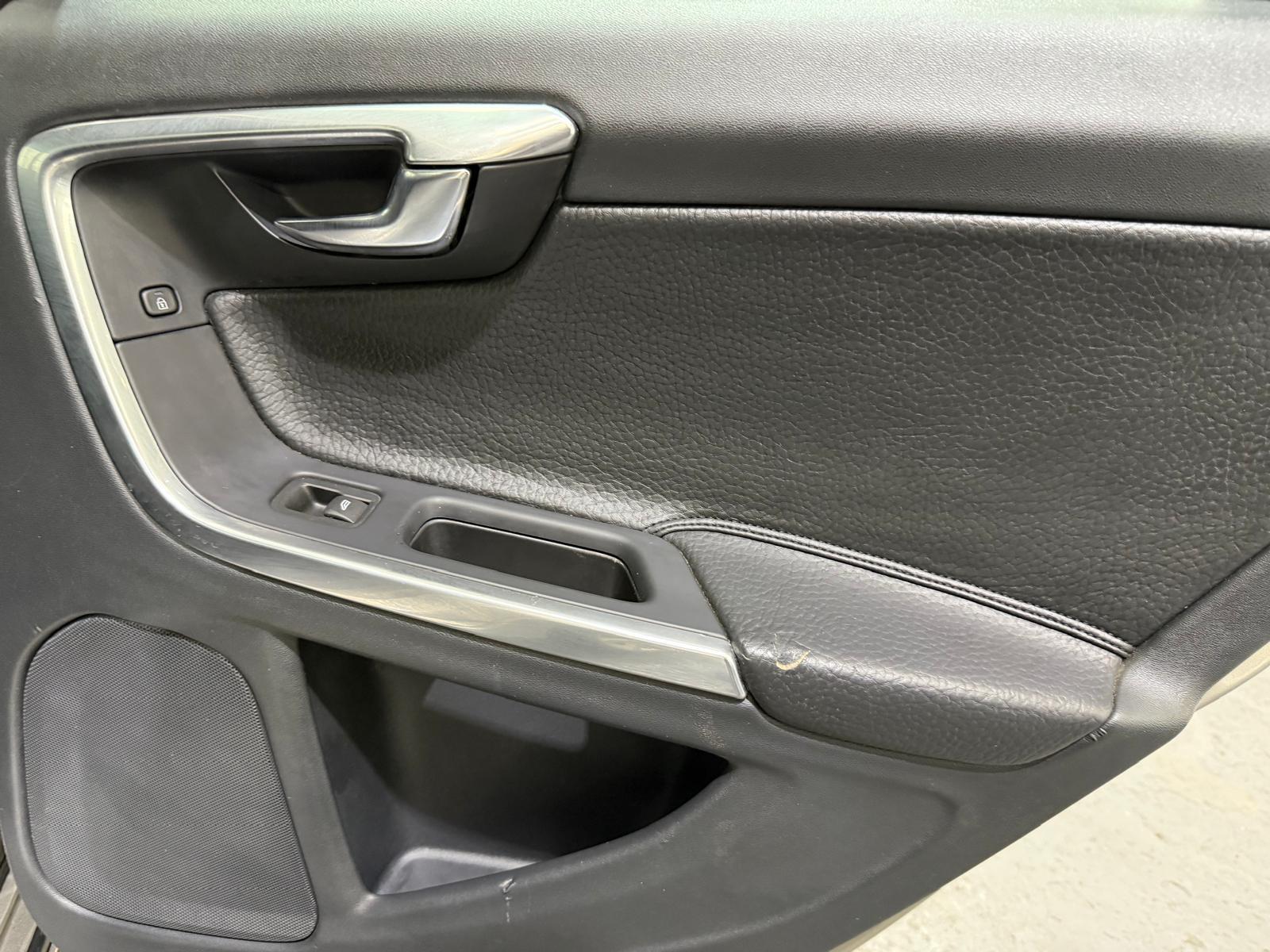 Volvo S60 2.4 D5 SE Lux Nav Saloon 4dr Diesel Geartronic Euro 5 (215 ps)