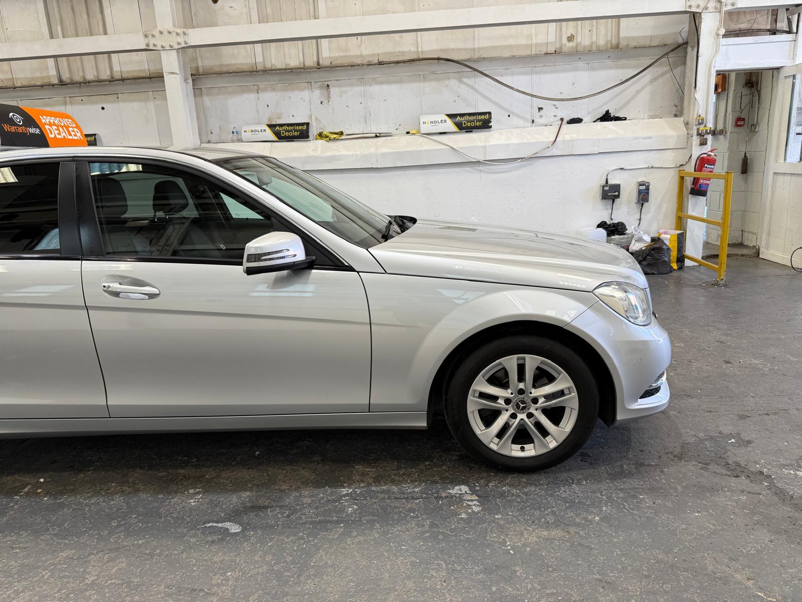 Mercedes-Benz C Class 2.1 C200 CDI BlueEfficiency Executive SE Saloon 4dr Diesel G-Tronic+ Euro 5 (s/s) (136 ps)