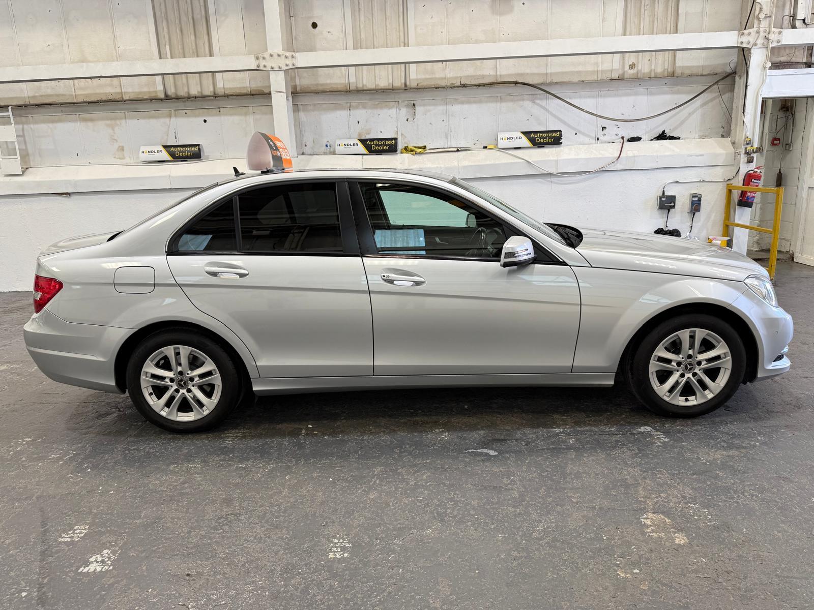 Mercedes-Benz C Class 2.1 C200 CDI BlueEfficiency Executive SE Saloon 4dr Diesel G-Tronic+ Euro 5 (s/s) (136 ps)