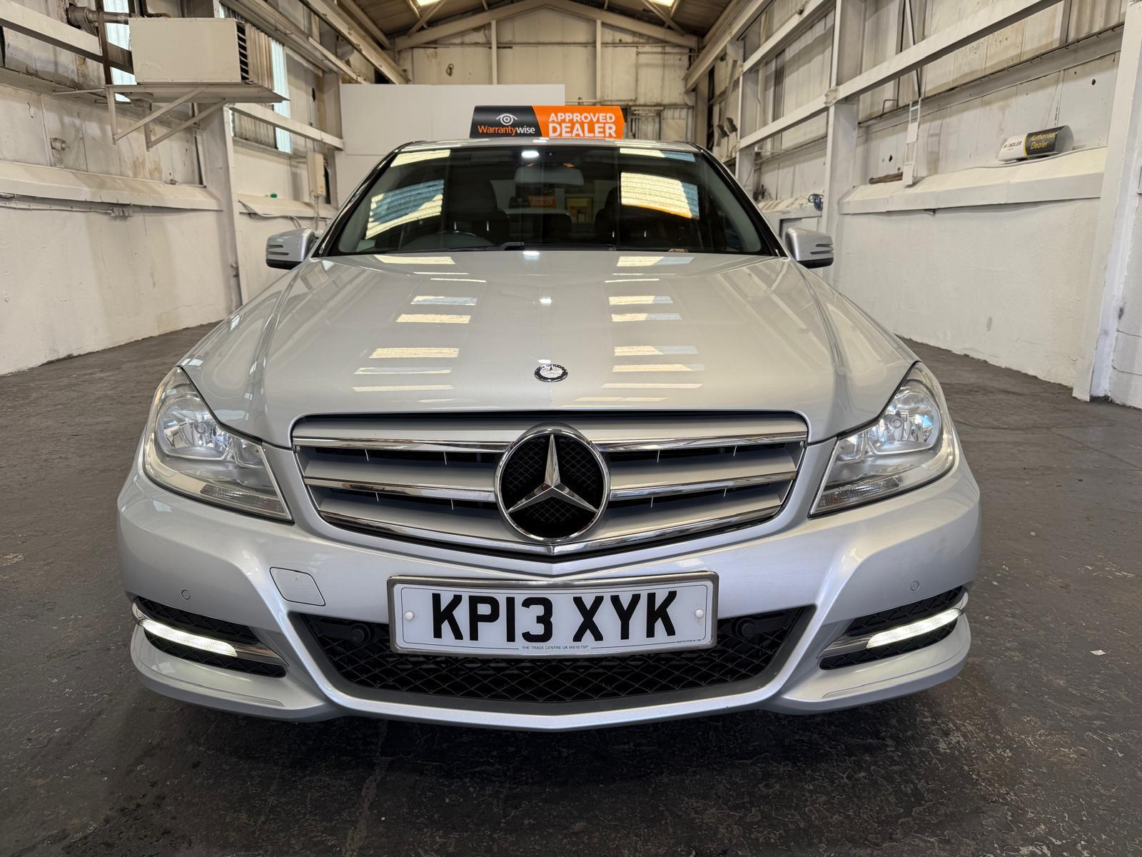 Mercedes-Benz C Class 2.1 C200 CDI BlueEfficiency Executive SE Saloon 4dr Diesel G-Tronic+ Euro 5 (s/s) (136 ps)