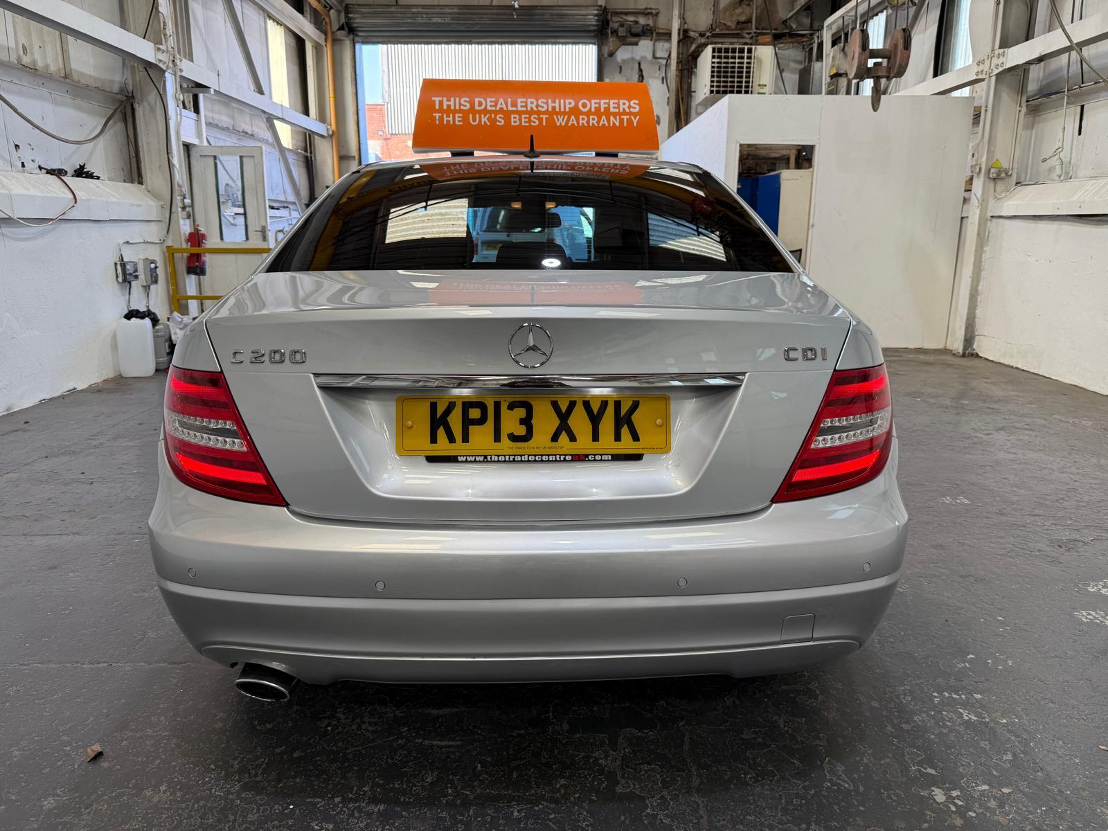 Mercedes-Benz C Class 2.1 C200 CDI BlueEfficiency Executive SE Saloon 4dr Diesel G-Tronic+ Euro 5 (s/s) (136 ps)