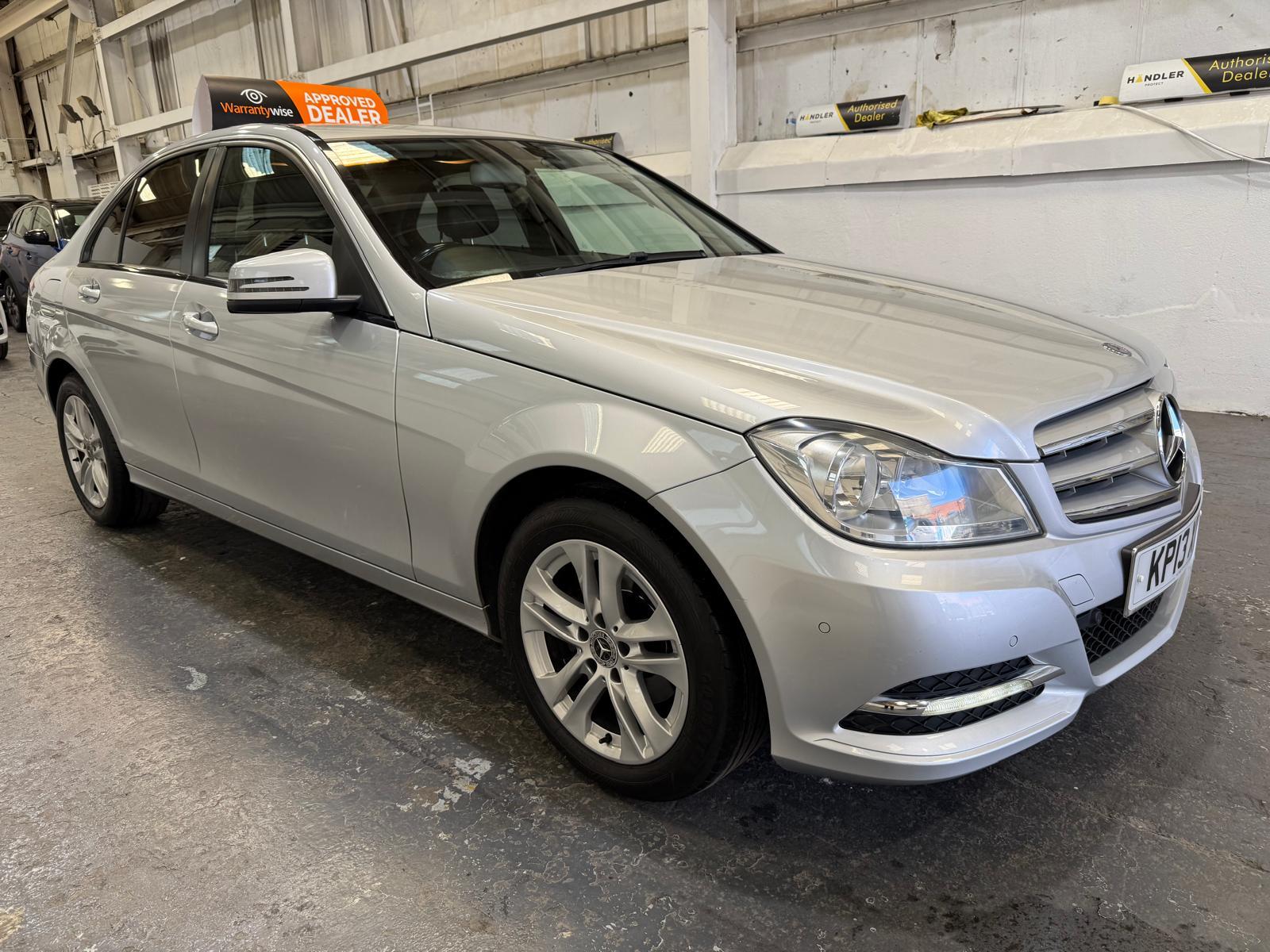 Mercedes-Benz C Class 2.1 C200 CDI BlueEfficiency Executive SE Saloon 4dr Diesel G-Tronic+ Euro 5 (s/s) (136 ps)