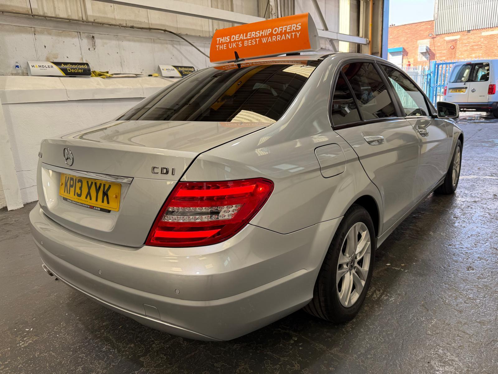 Mercedes-Benz C Class 2.1 C200 CDI BlueEfficiency Executive SE Saloon 4dr Diesel G-Tronic+ Euro 5 (s/s) (136 ps)