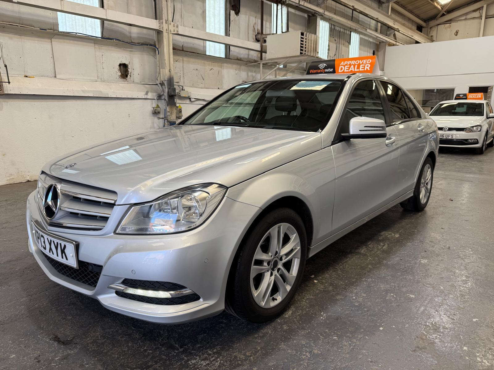 Mercedes-Benz C Class 2.1 C200 CDI BlueEfficiency Executive SE Saloon 4dr Diesel G-Tronic+ Euro 5 (s/s) (136 ps)