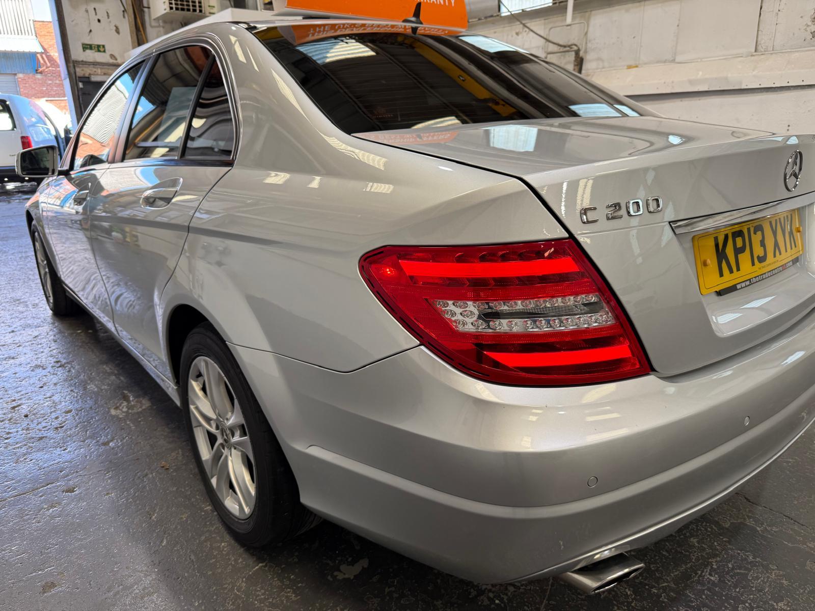 Mercedes-Benz C Class 2.1 C200 CDI BlueEfficiency Executive SE Saloon 4dr Diesel G-Tronic+ Euro 5 (s/s) (136 ps)
