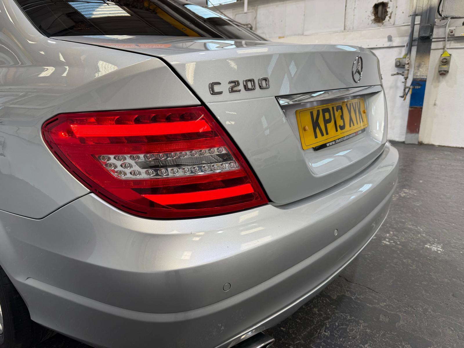 Mercedes-Benz C Class 2.1 C200 CDI BlueEfficiency Executive SE Saloon 4dr Diesel G-Tronic+ Euro 5 (s/s) (136 ps)