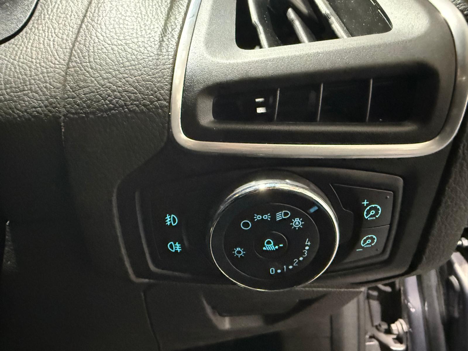 Ford Focus 1.6 TDCi Titanium Hatchback 5dr Diesel Manual Euro 5 (s/s) (115 ps)