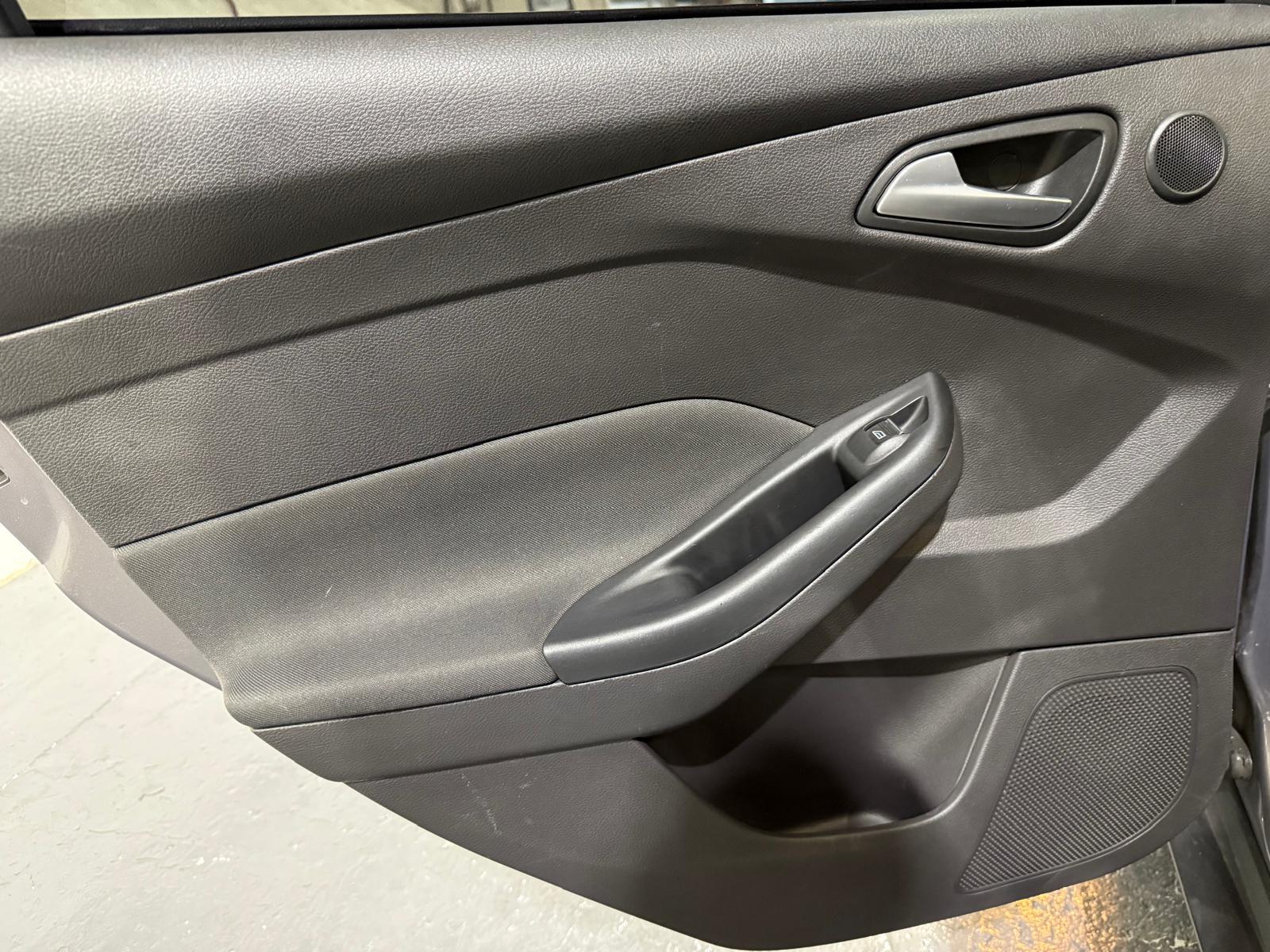 Ford Focus 1.6 TDCi Titanium Hatchback 5dr Diesel Manual Euro 5 (s/s) (115 ps)