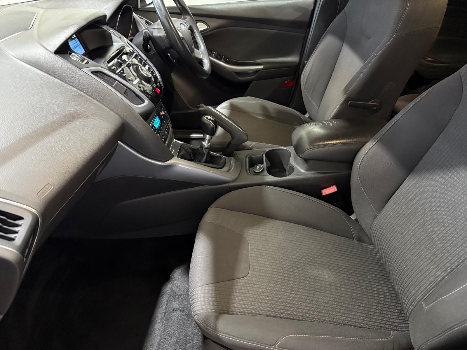 Ford Focus 1.6 TDCi Titanium Hatchback 5dr Diesel Manual Euro 5 (s/s) (115 ps)