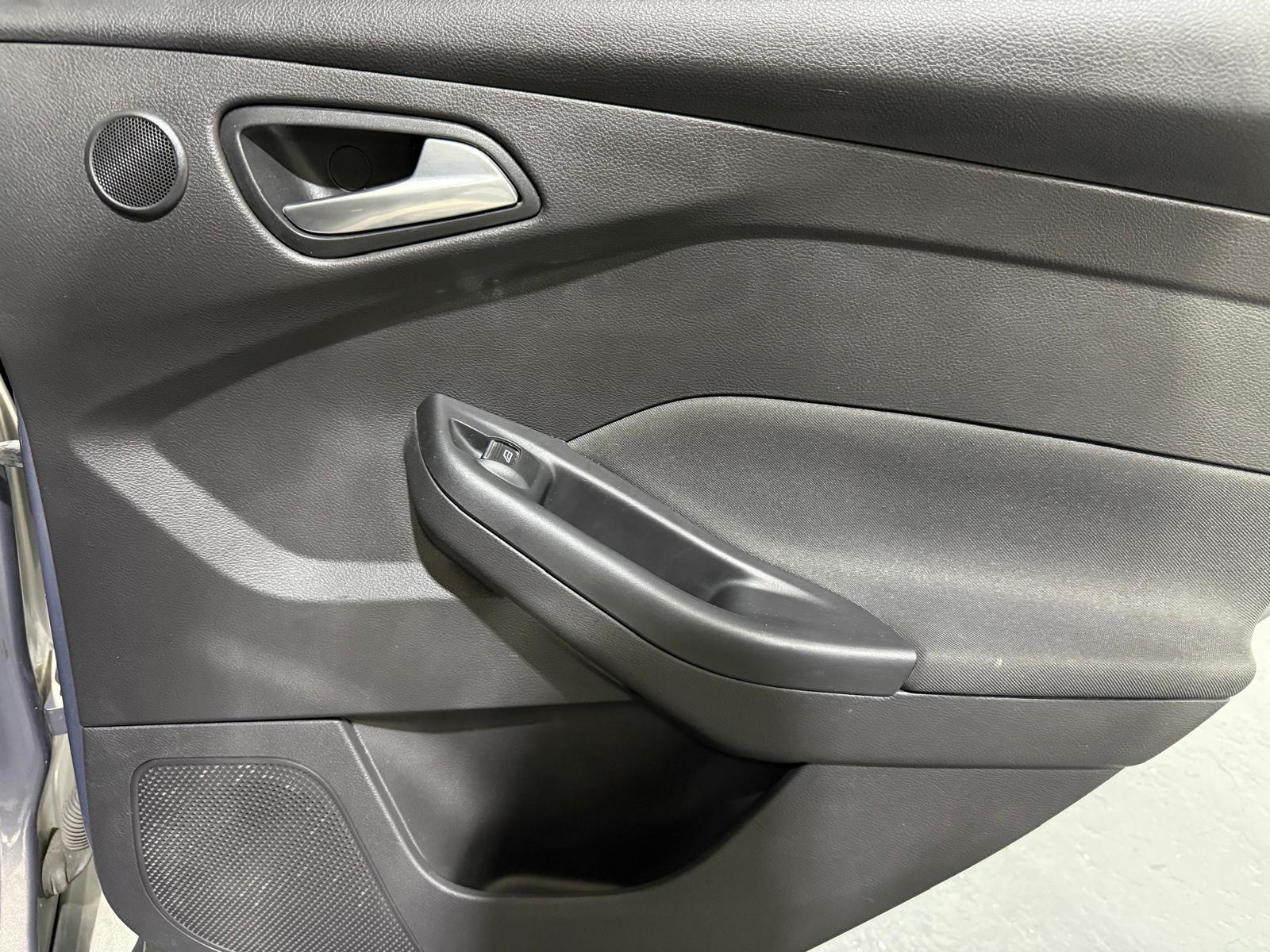 Ford Focus 1.6 TDCi Titanium Hatchback 5dr Diesel Manual Euro 5 (s/s) (115 ps)