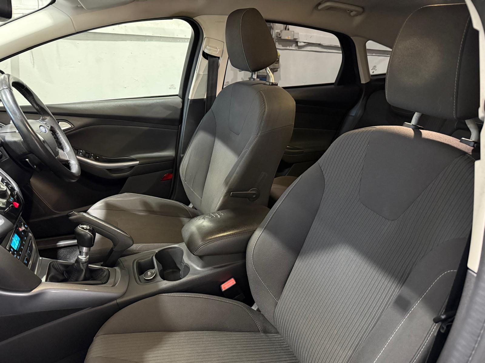 Ford Focus 1.6 TDCi Titanium Hatchback 5dr Diesel Manual Euro 5 (s/s) (115 ps)