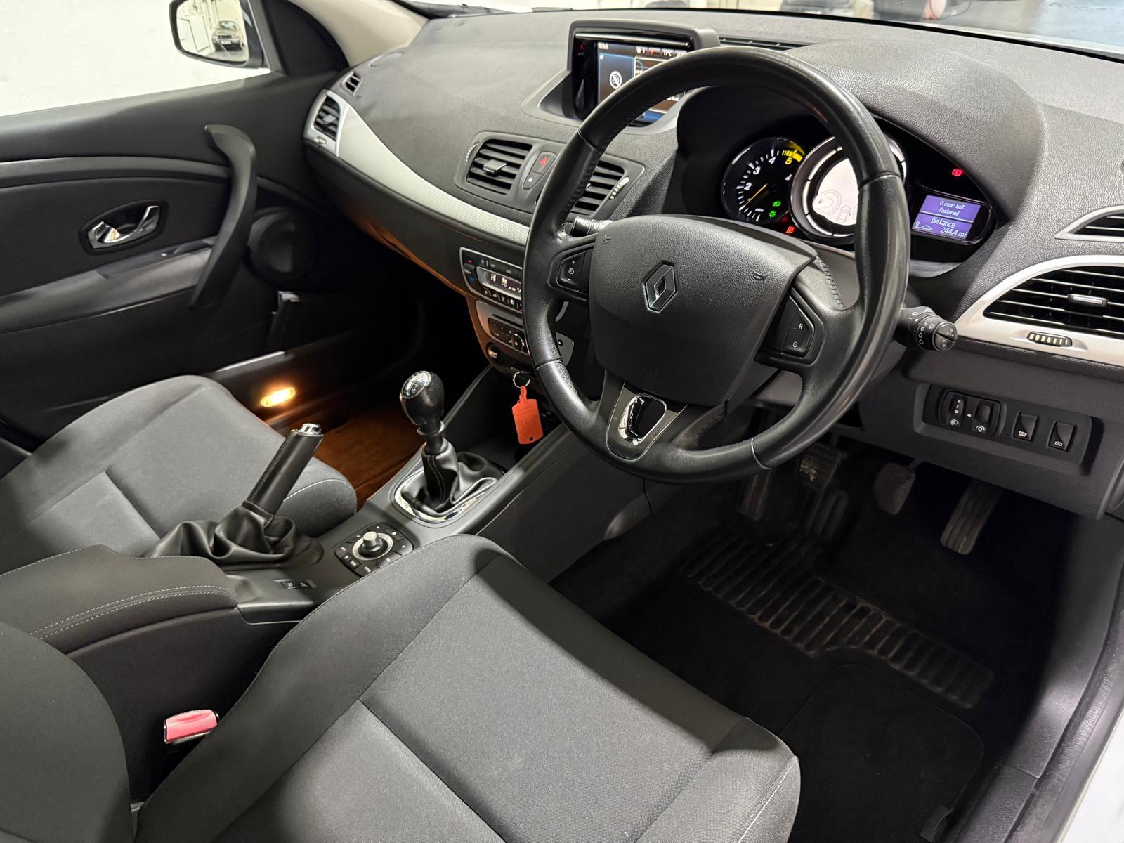 Renault Megane 1.5 dCi ENERGY Dynamique TomTom Sport Tourer 5dr Diesel Manual Euro 5 (s/s) (110 ps)
