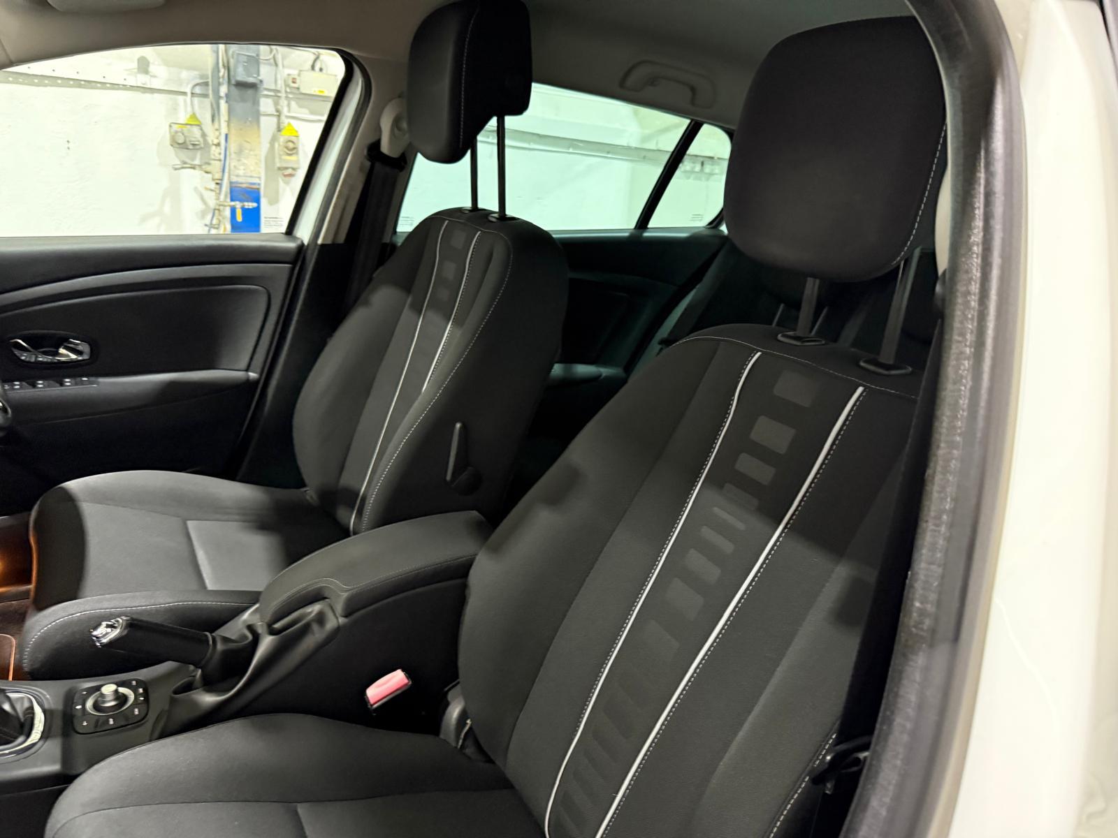 Renault Megane 1.5 dCi ENERGY Dynamique TomTom Sport Tourer 5dr Diesel Manual Euro 5 (s/s) (110 ps)