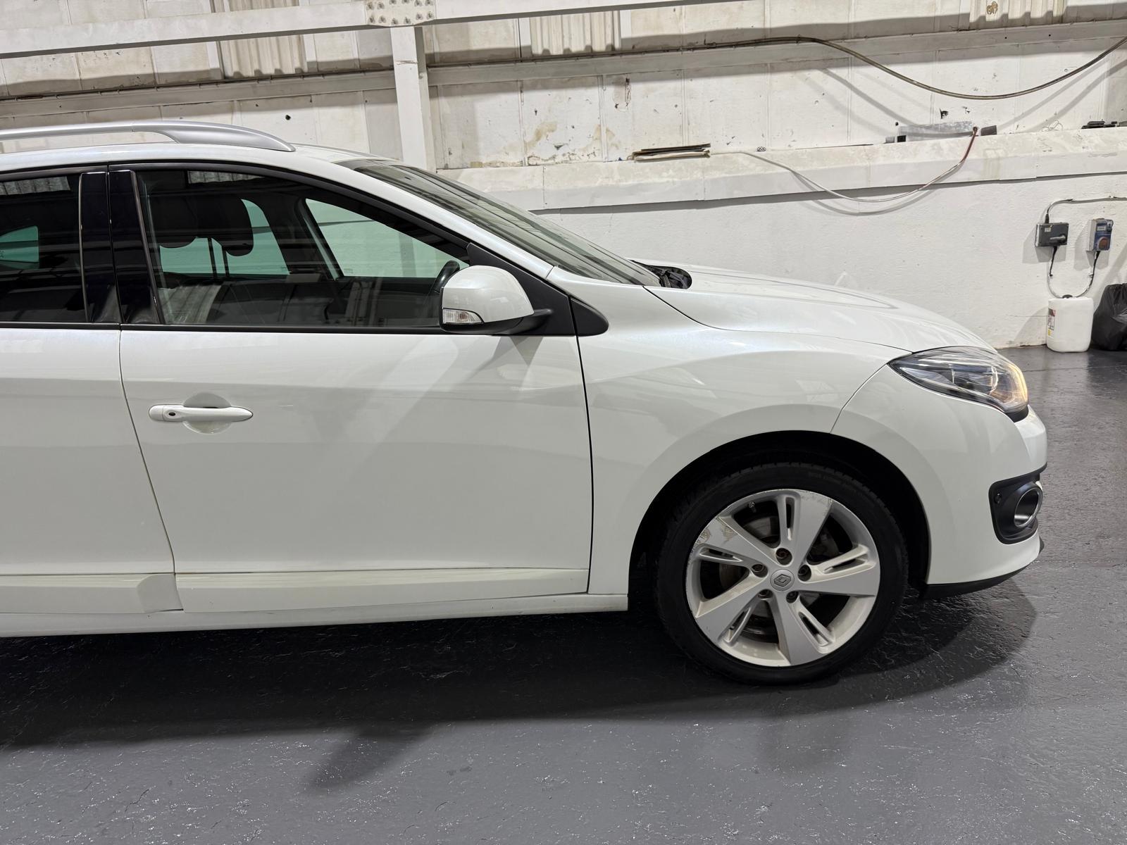Renault Megane 1.5 dCi ENERGY Dynamique TomTom Sport Tourer 5dr Diesel Manual Euro 5 (s/s) (110 ps)