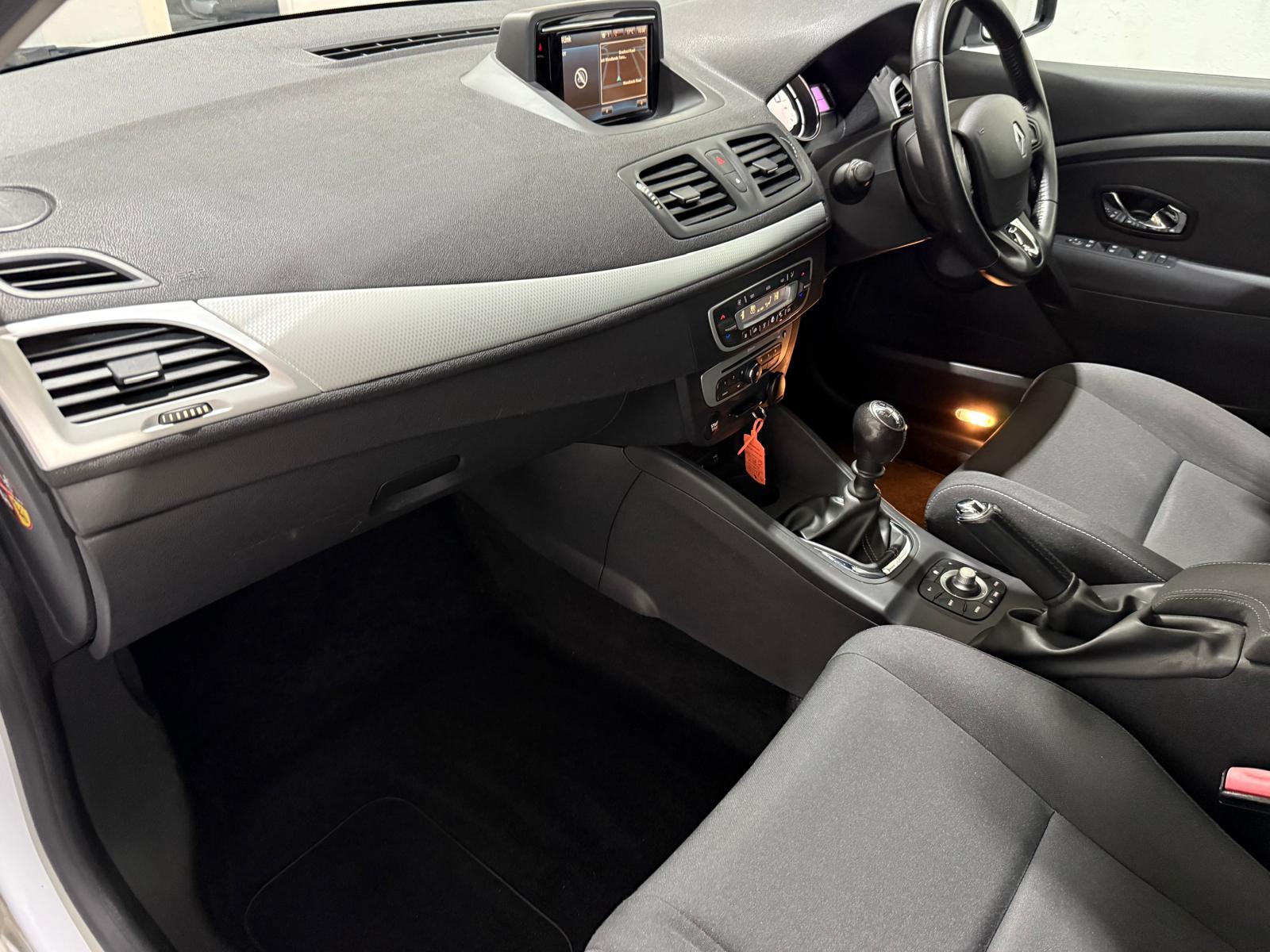 Renault Megane 1.5 dCi ENERGY Dynamique TomTom Sport Tourer 5dr Diesel Manual Euro 5 (s/s) (110 ps)