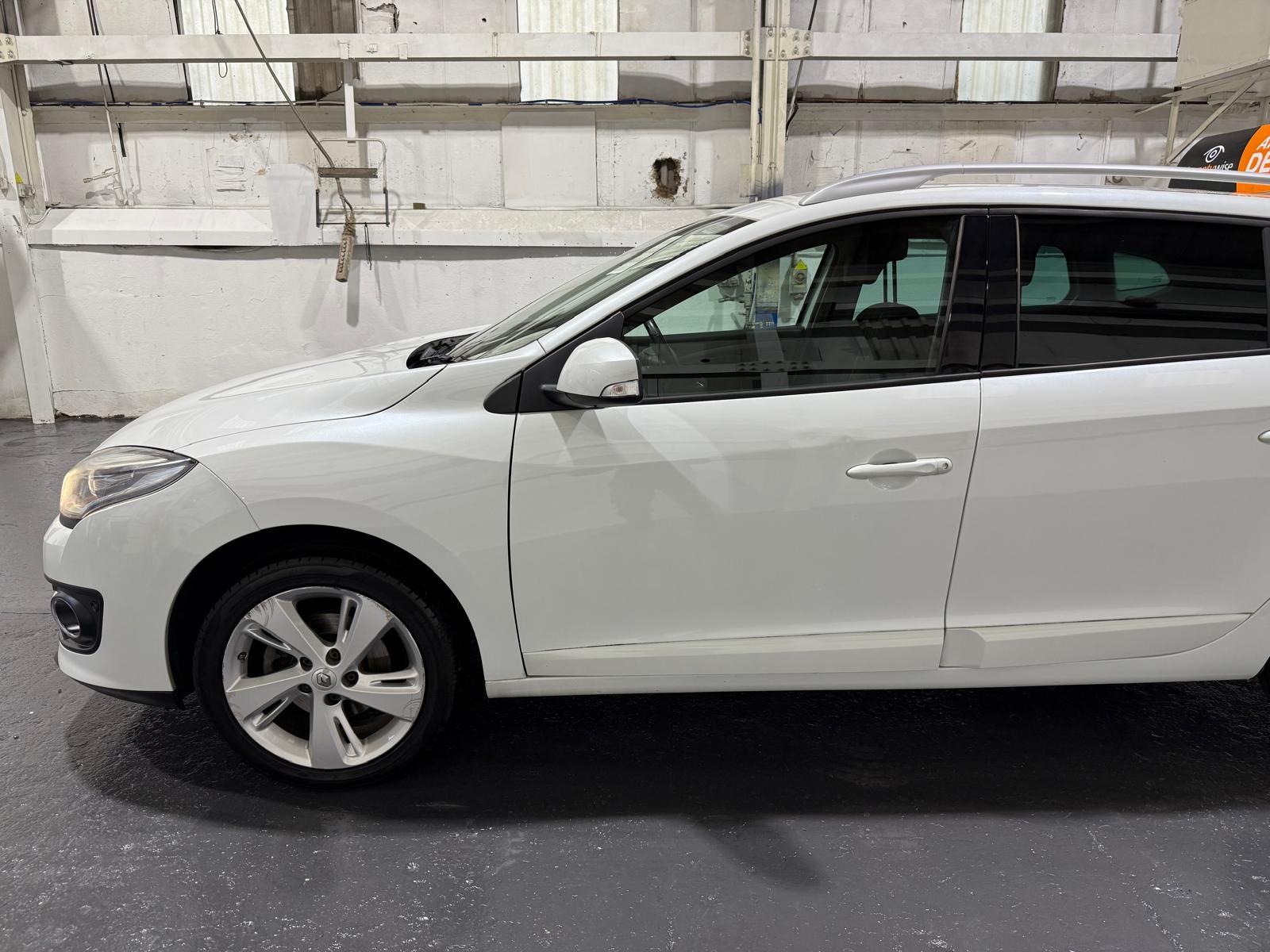 Renault Megane 1.5 dCi ENERGY Dynamique TomTom Sport Tourer 5dr Diesel Manual Euro 5 (s/s) (110 ps)