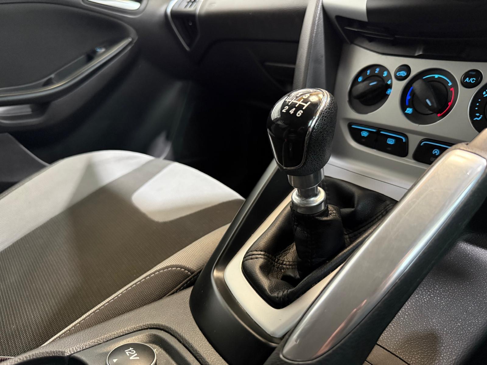 Ford Focus 1.6 TDCi Zetec Hatchback 5dr Diesel Manual Euro 5 (s/s) (115 ps)