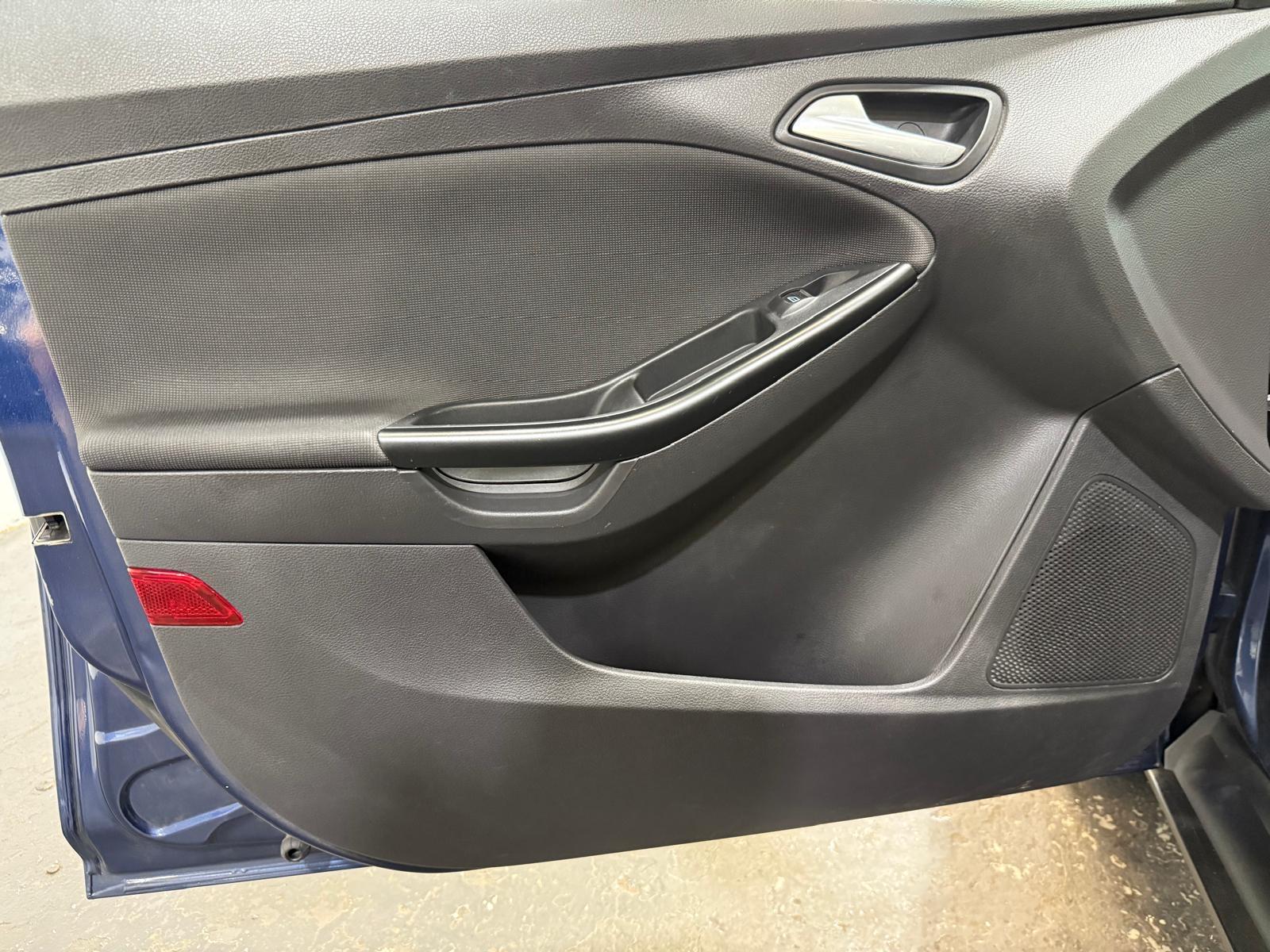 Ford Focus 1.6 TDCi Zetec Hatchback 5dr Diesel Manual Euro 5 (s/s) (115 ps)