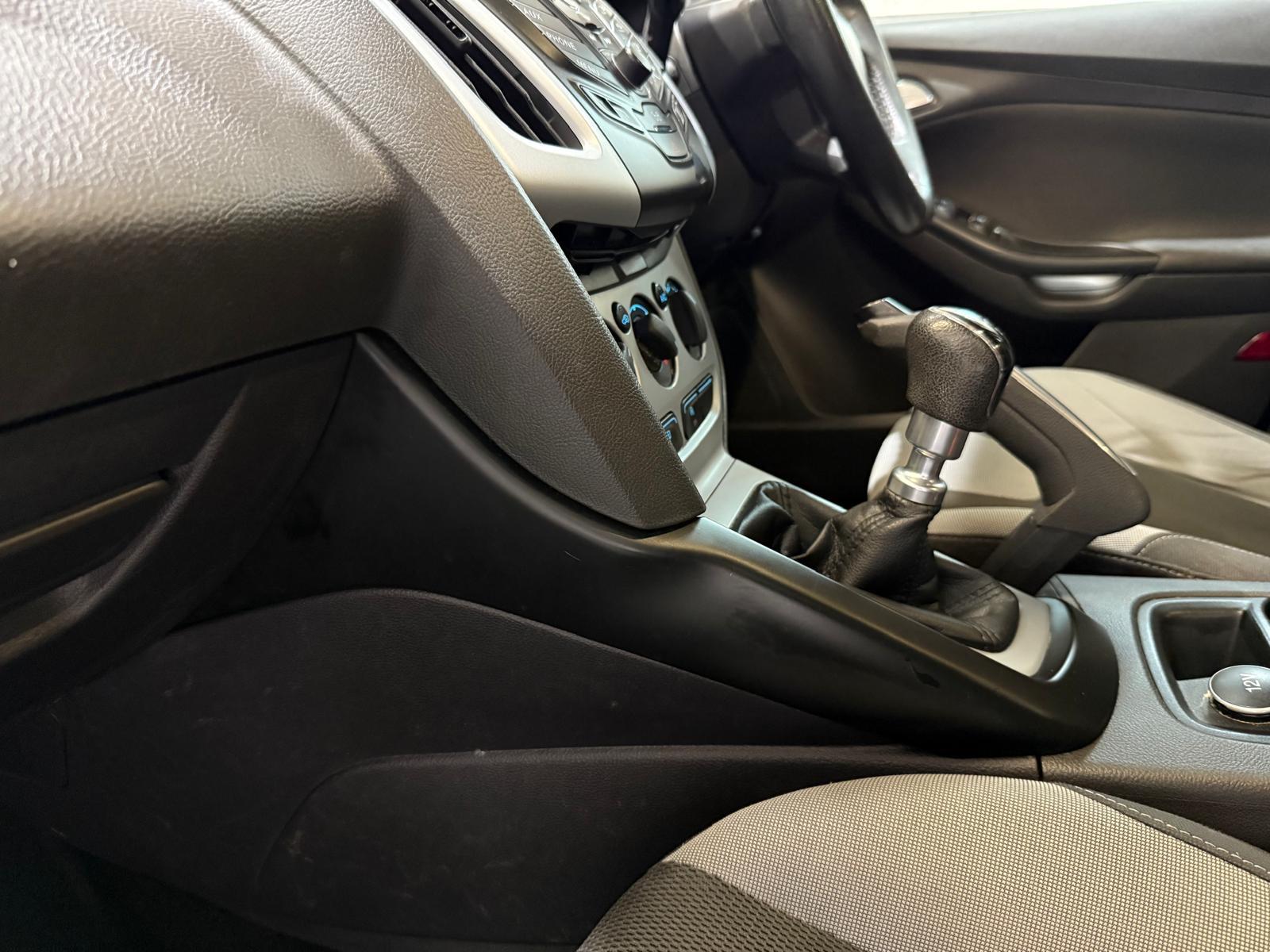 Ford Focus 1.6 TDCi Zetec Hatchback 5dr Diesel Manual Euro 5 (s/s) (115 ps)