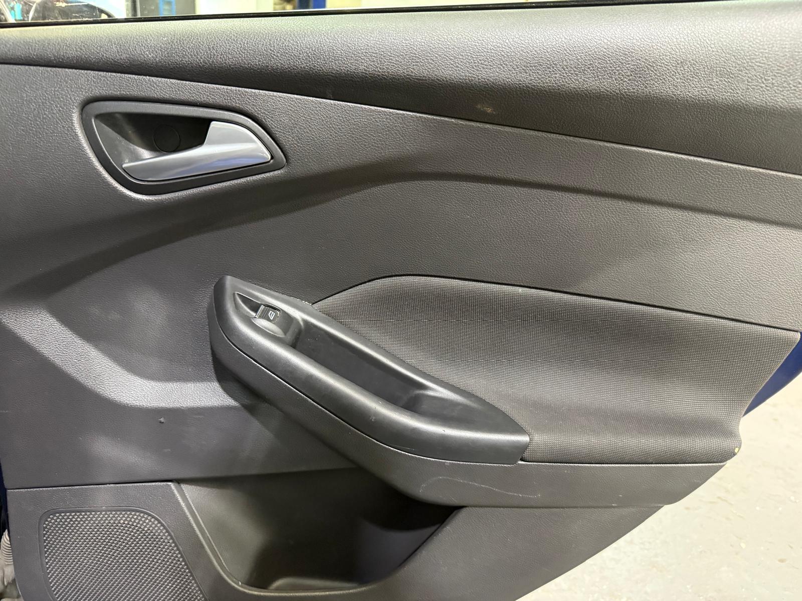 Ford Focus 1.6 TDCi Zetec Hatchback 5dr Diesel Manual Euro 5 (s/s) (115 ps)