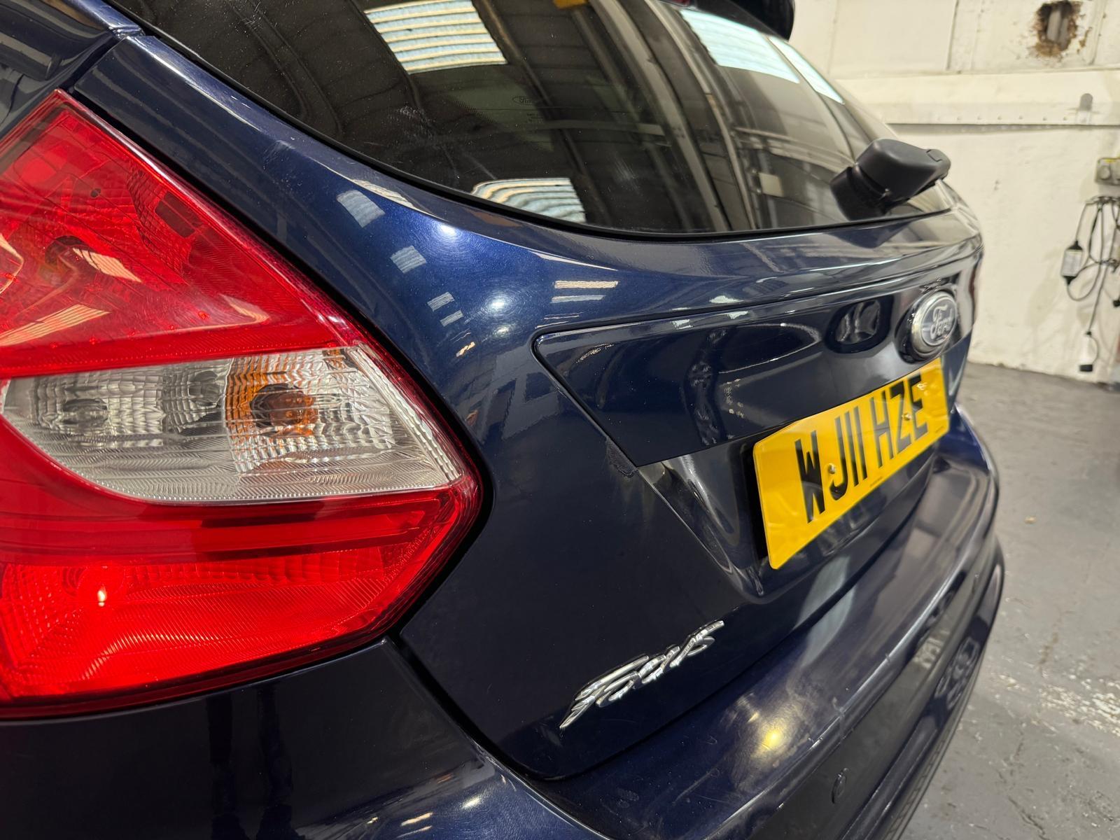 Ford Focus 1.6 TDCi Zetec Hatchback 5dr Diesel Manual Euro 5 (s/s) (115 ps)