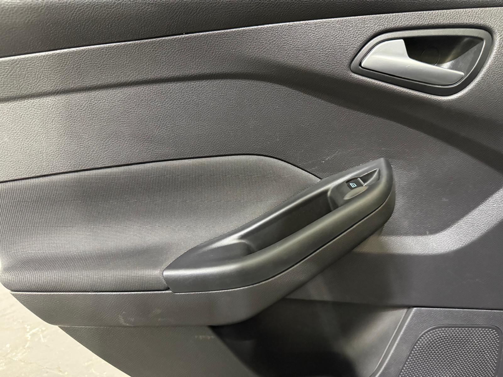 Ford Focus 1.6 TDCi Zetec Hatchback 5dr Diesel Manual Euro 5 (s/s) (115 ps)