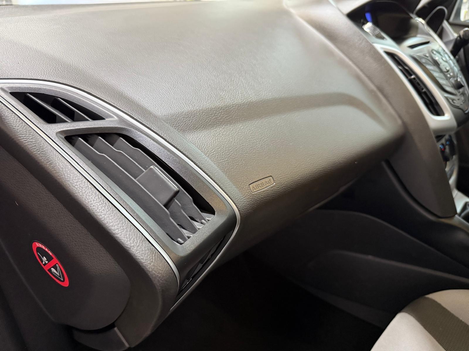 Ford Focus 1.6 TDCi Zetec Hatchback 5dr Diesel Manual Euro 5 (s/s) (115 ps)