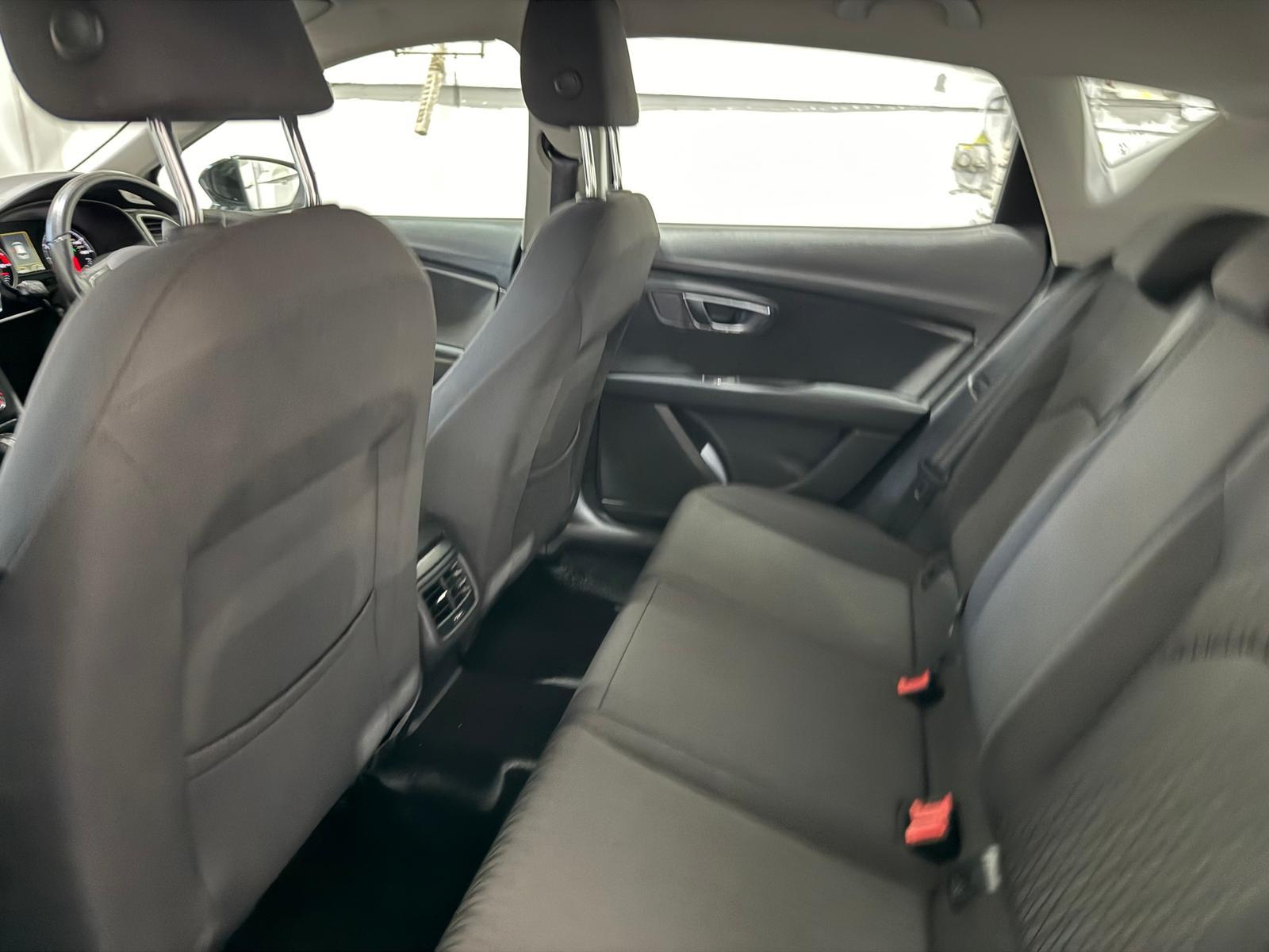 SEAT Leon 1.6 TDI CR SE Hatchback 5dr Diesel DSG Euro 5 (s/s) (105 ps)