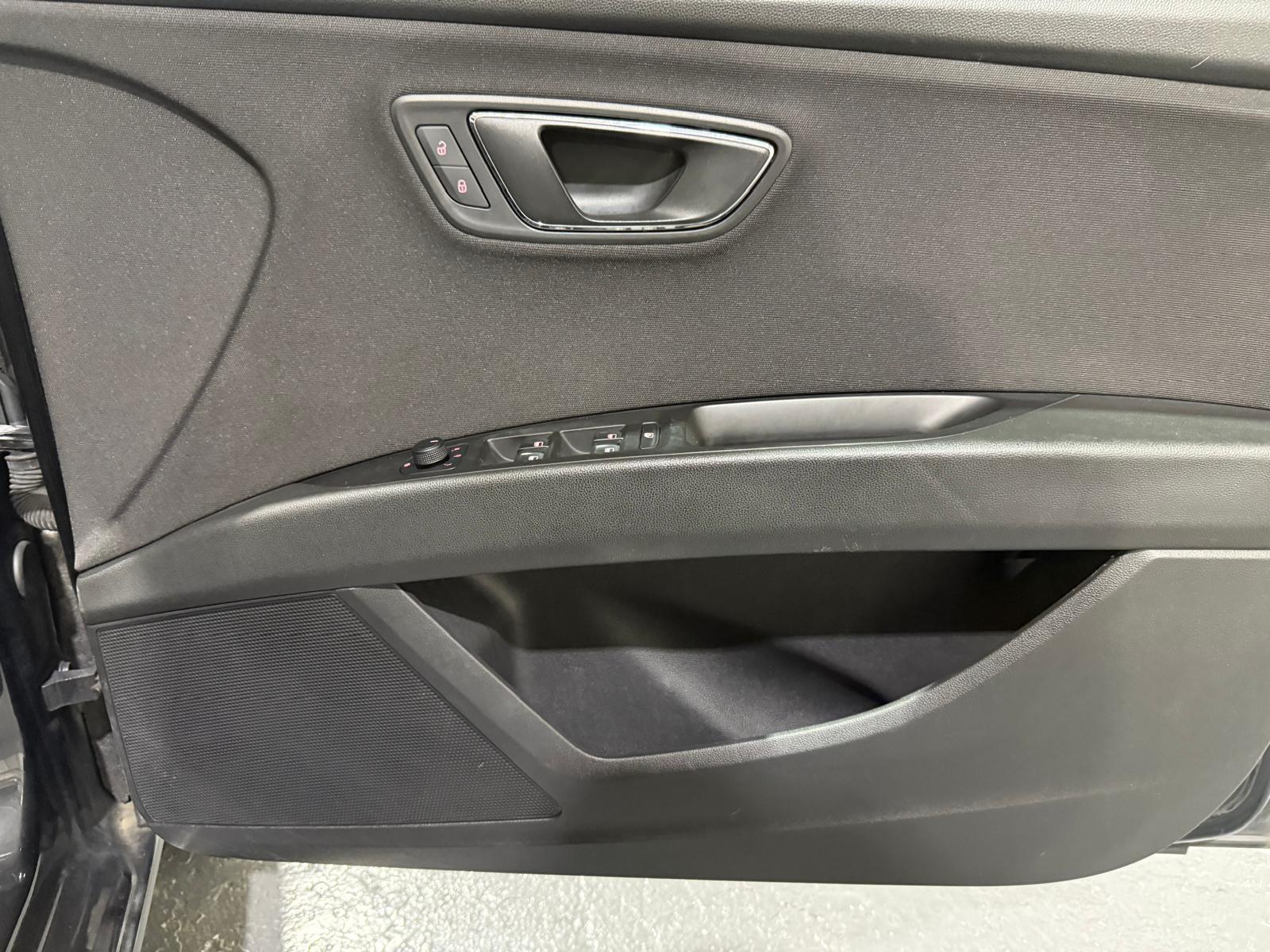 SEAT Leon 1.6 TDI CR SE Hatchback 5dr Diesel DSG Euro 5 (s/s) (105 ps)