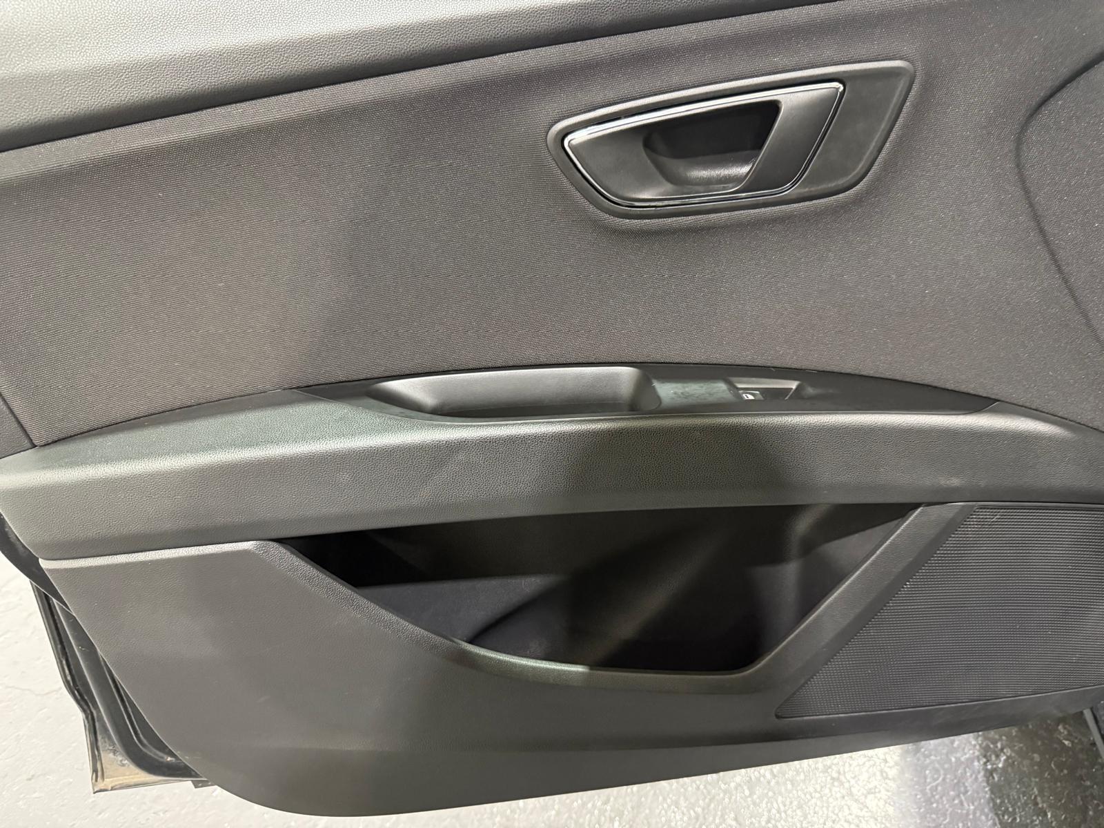 SEAT Leon 1.6 TDI CR SE Hatchback 5dr Diesel DSG Euro 5 (s/s) (105 ps)